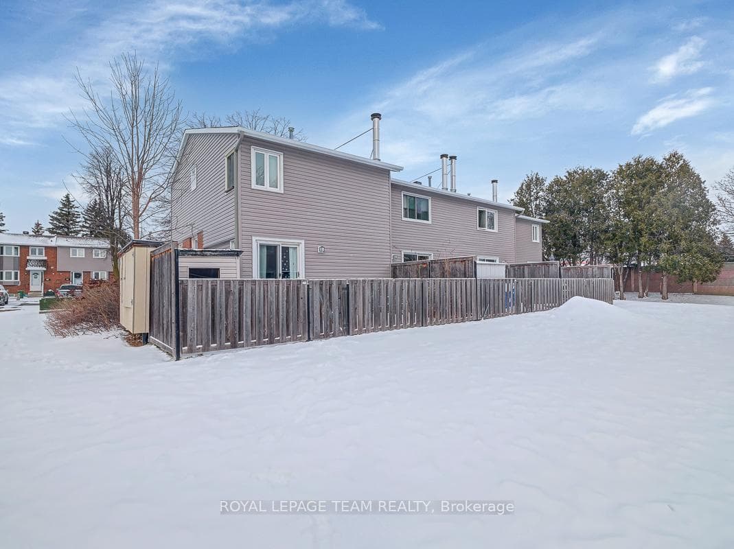 1711 LAMOUREUX Drive Unit D photo 17