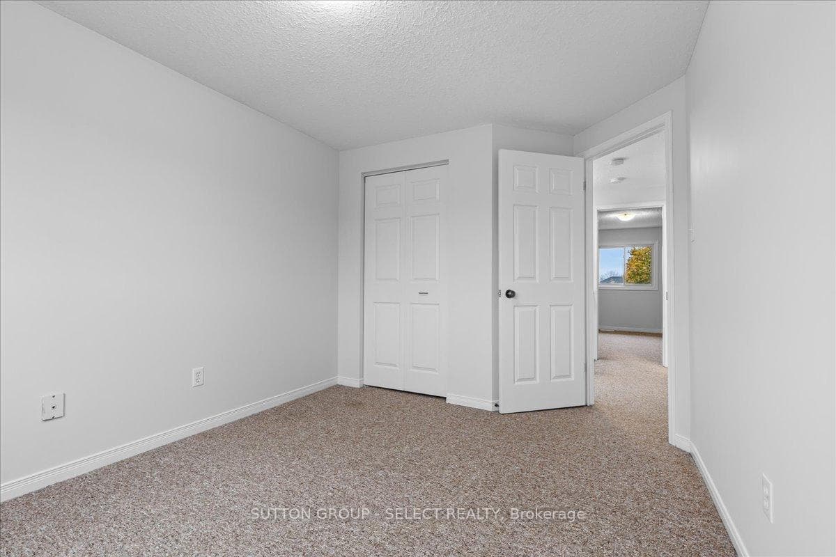 115 TEMPLEWOOD Drive photo 24
