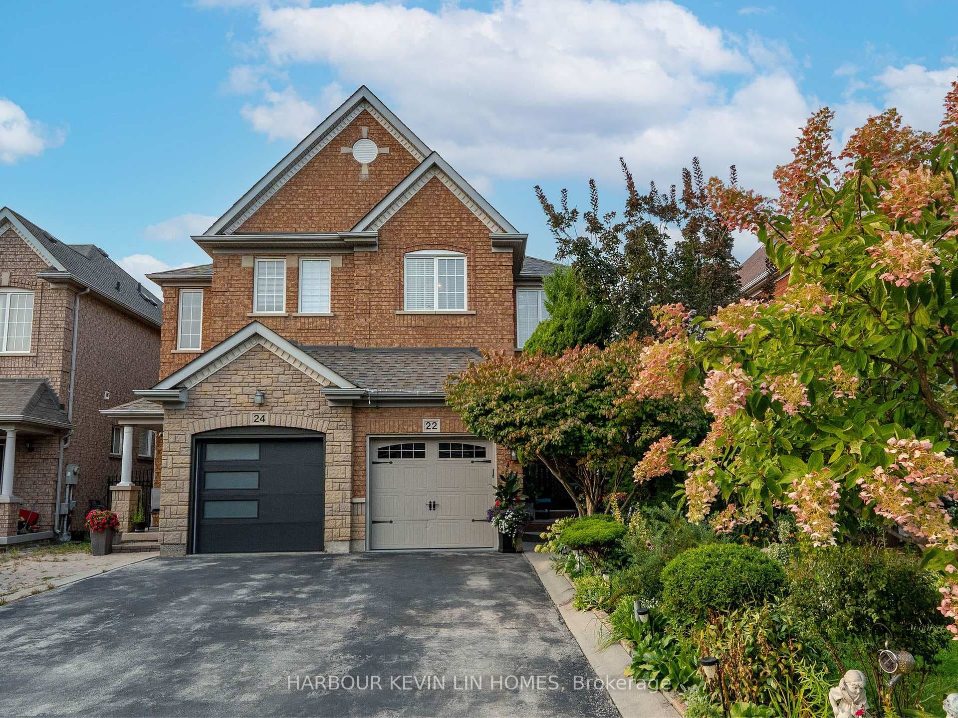 22 Tuscana Boulevard photo 1