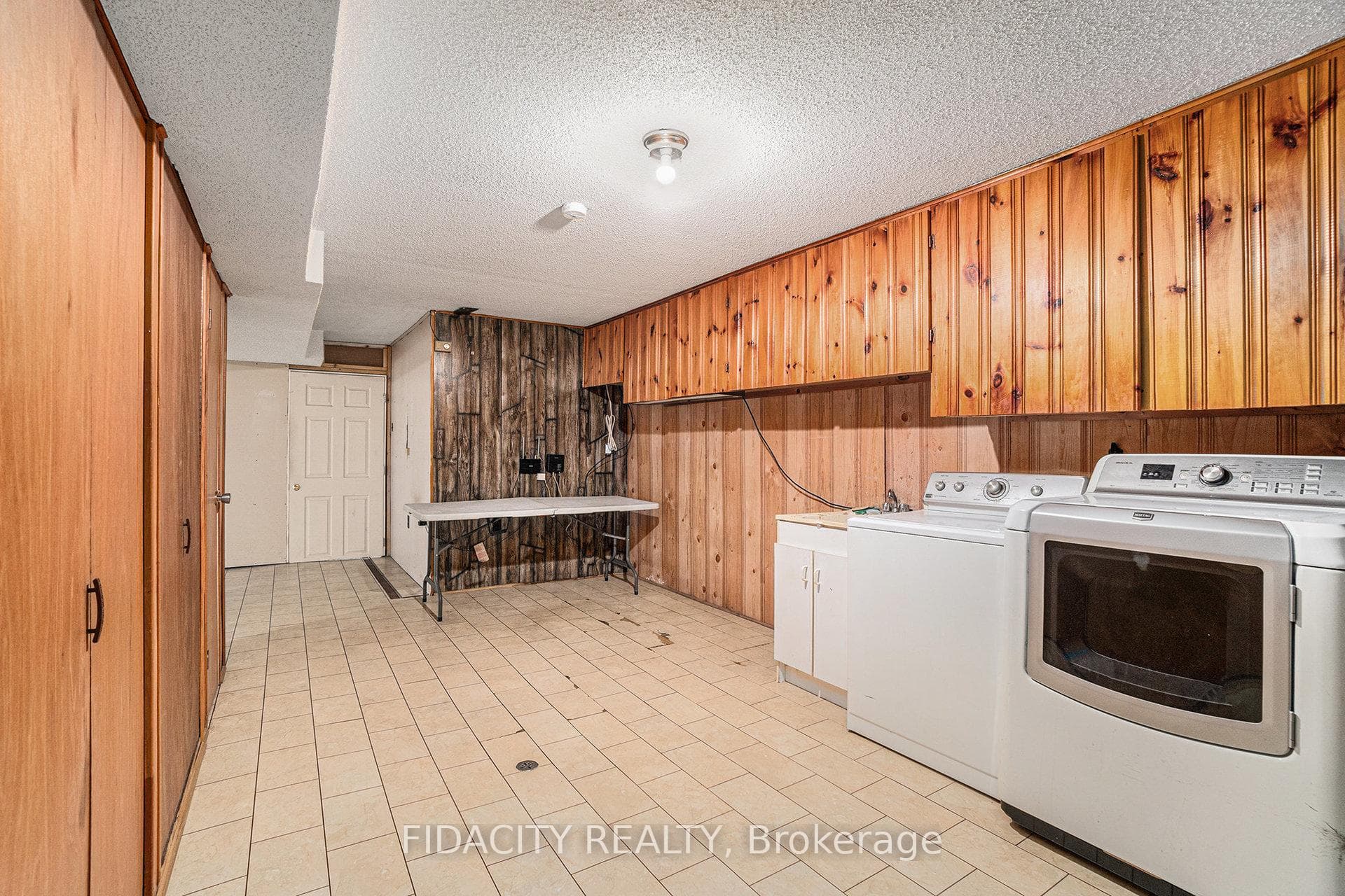 1910 Beach Road photo 25