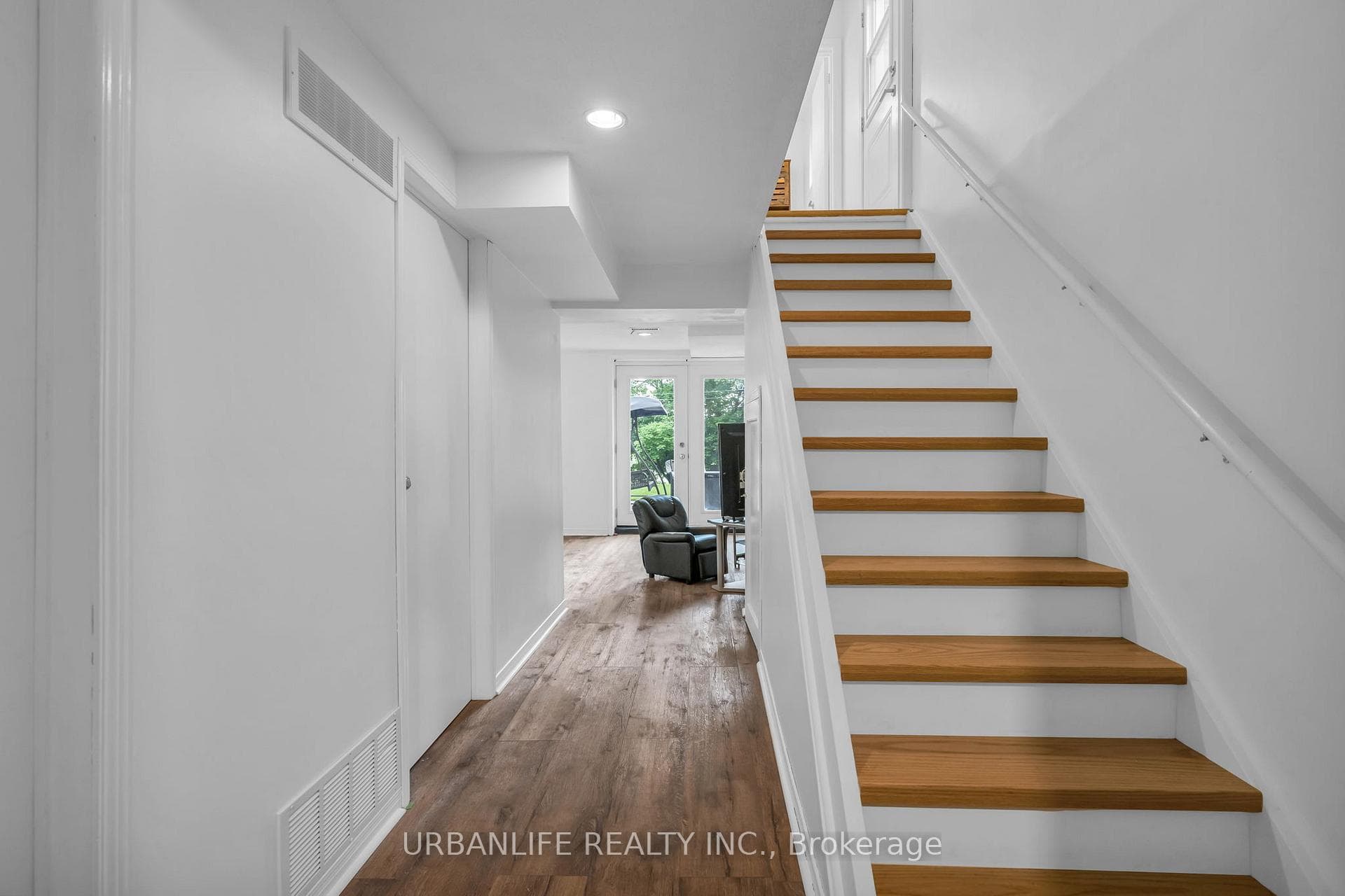 278 Britannia Avenue photo 31