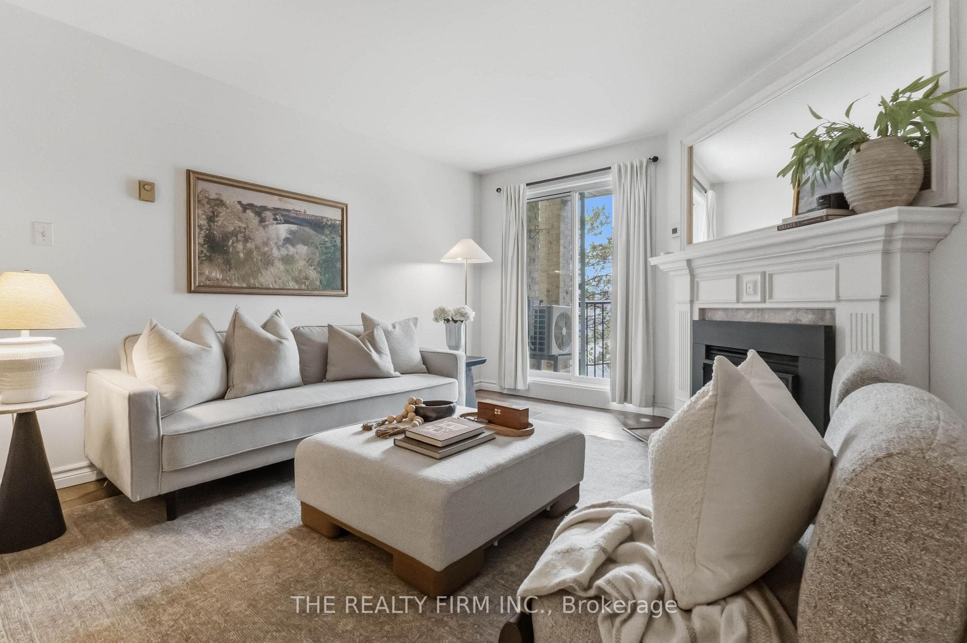 733 Deveron Crescent Unit 210 photo 10