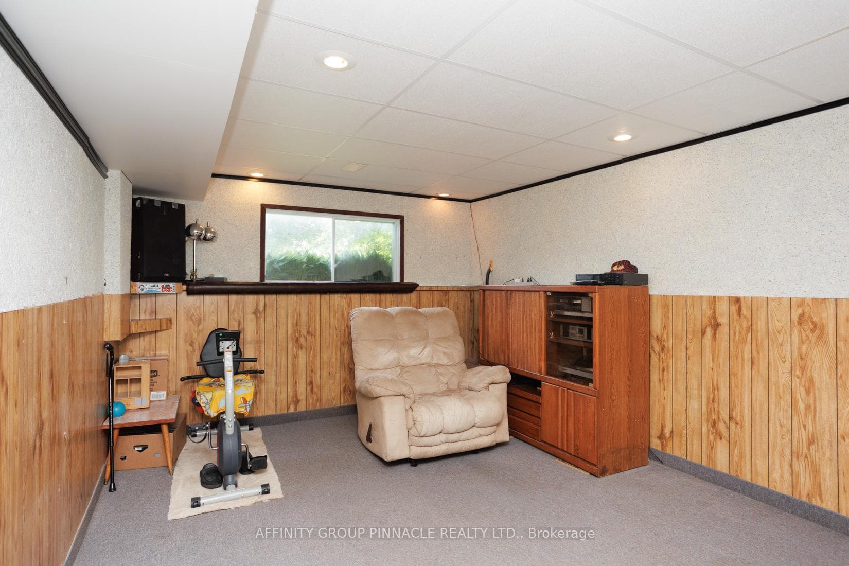 581 Colyer Street photo 27