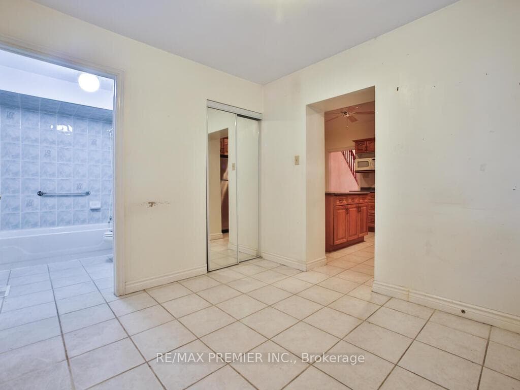42 Simpson Avenue photo 10