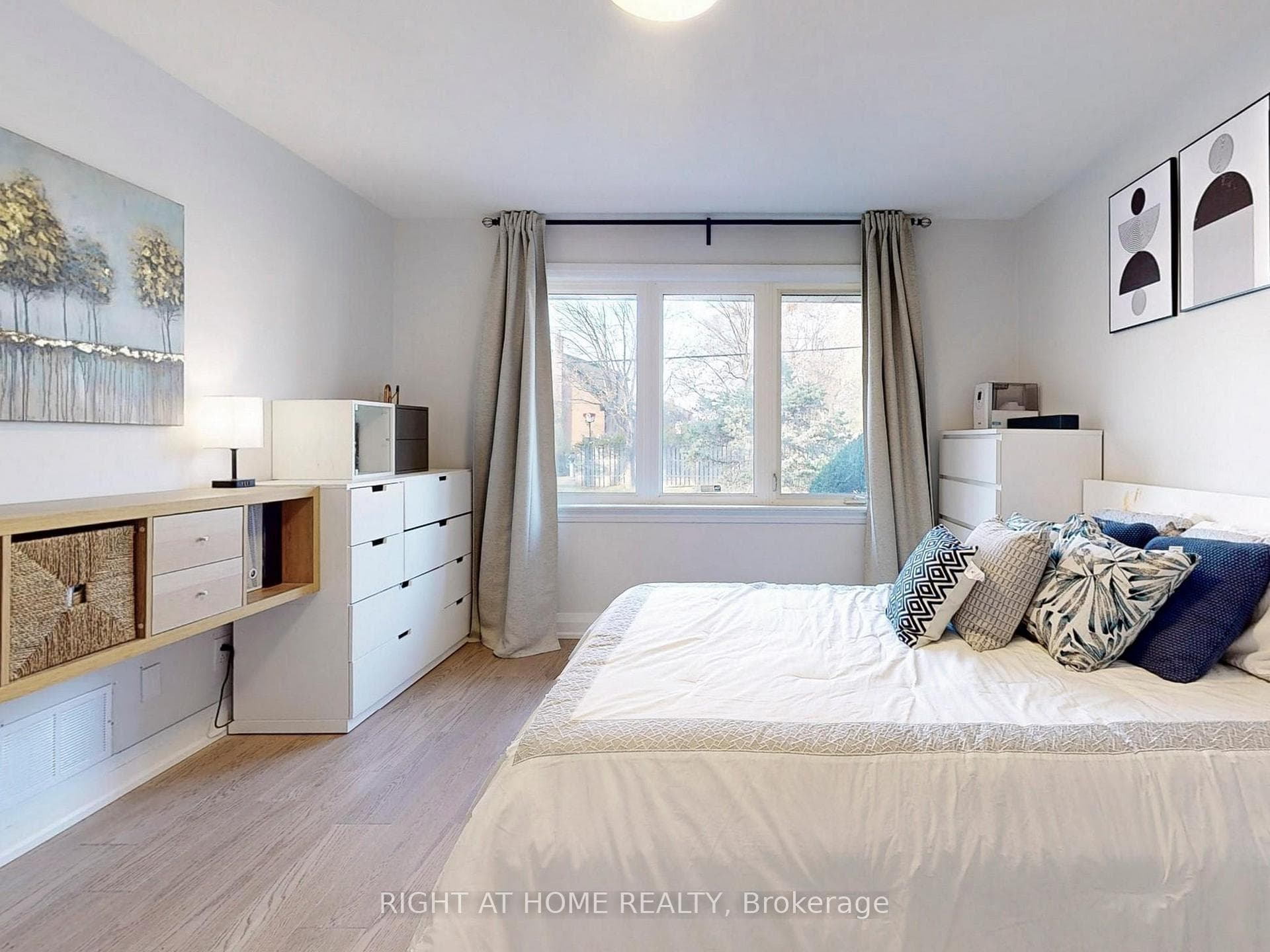 25 Deerhurst Avenue photo 17
