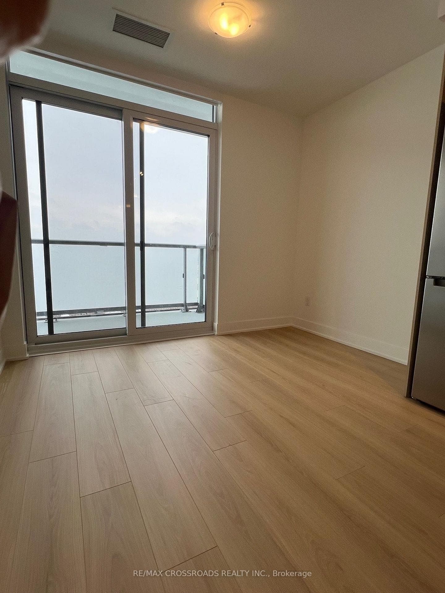 2545 Simcoe Street Unit 940 photo 8