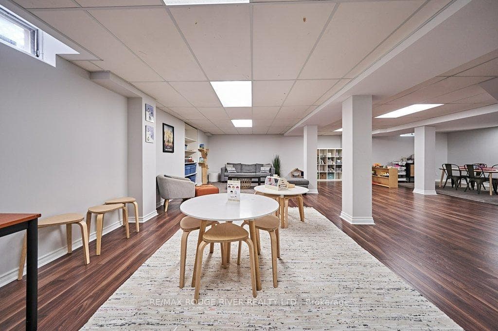 62 Lipton Crescent photo 33