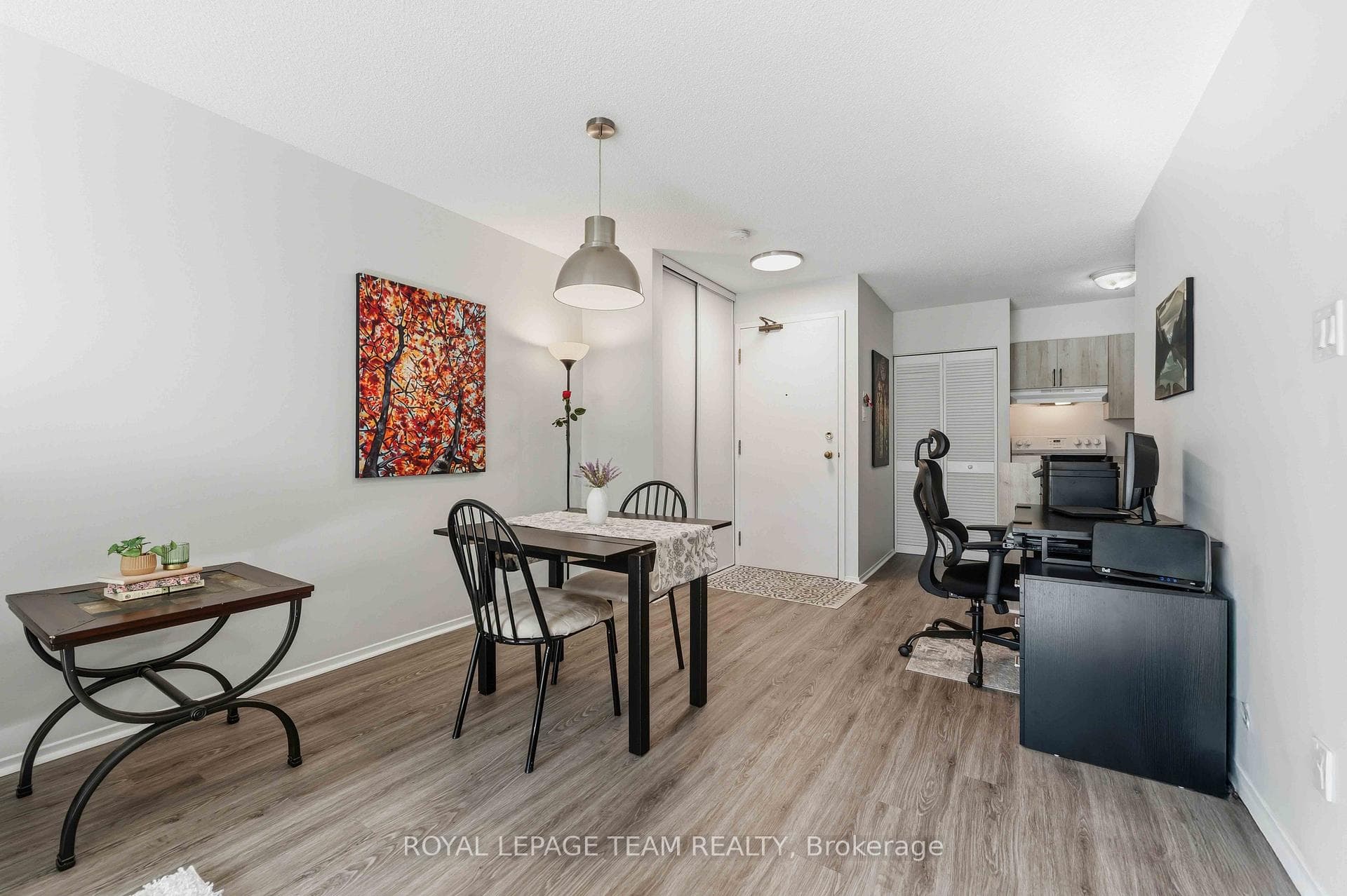 110 Forward Avenue Unit 203 photo 13