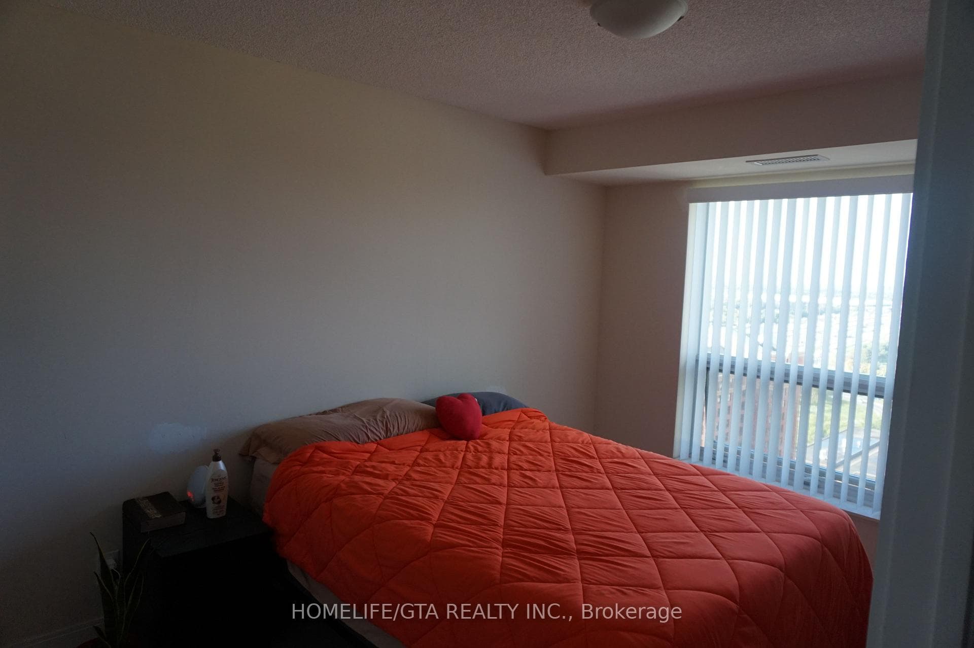 135 Village Green Square Unit 2121 photo 17
