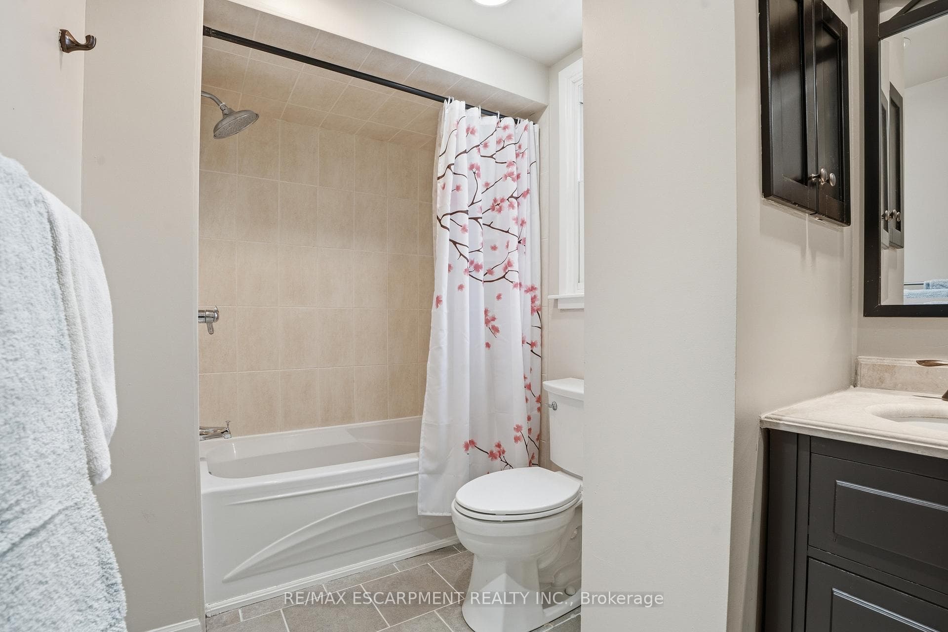 77 Arcade Crescent photo 26