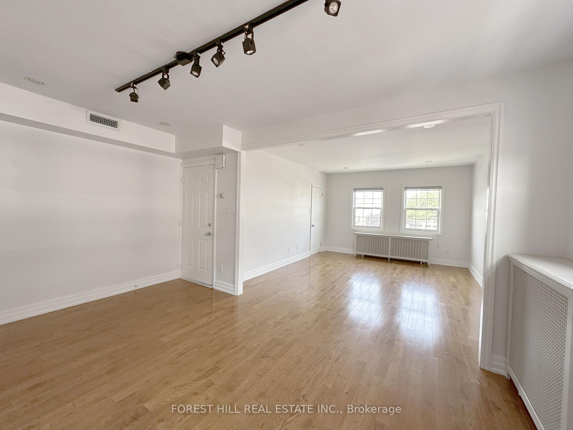 1003 Avenue Road Unit 2 (Upper) photo 2