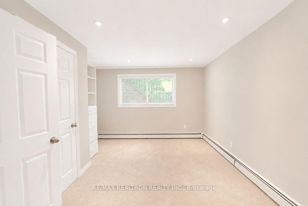 18 Debra Crescent photo 36