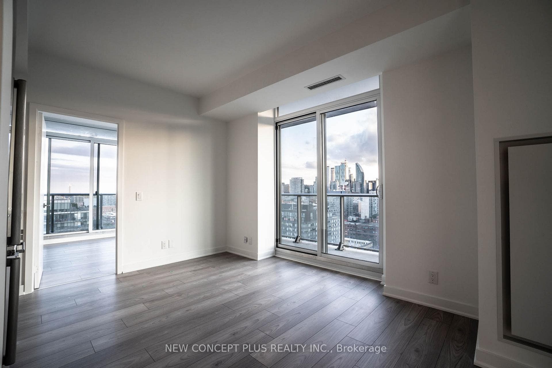 120 Parliament Street Unit 1612 photo 2