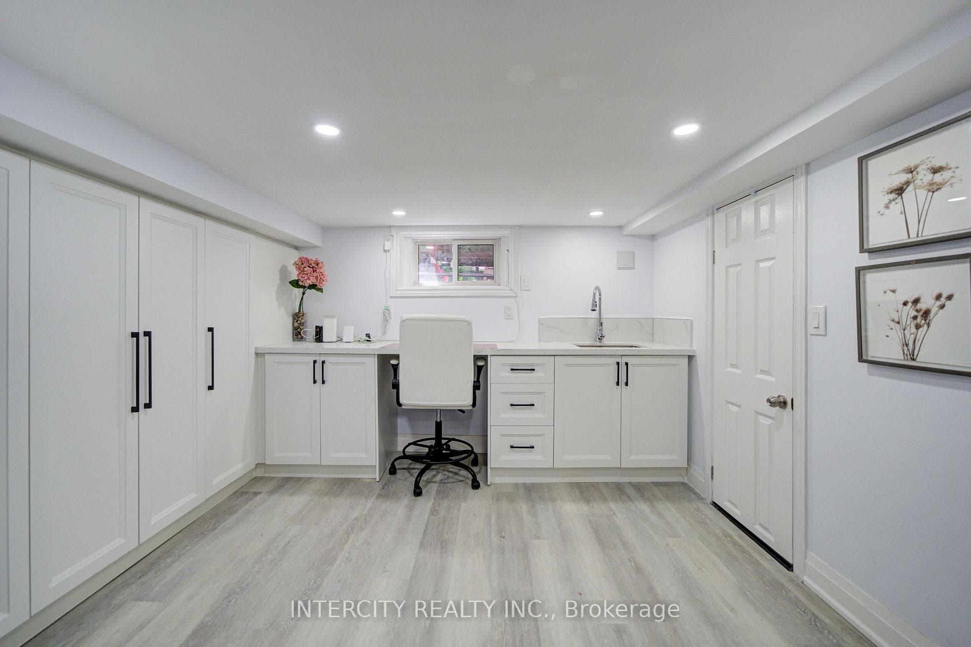256 Blantyre Avenue photo 34