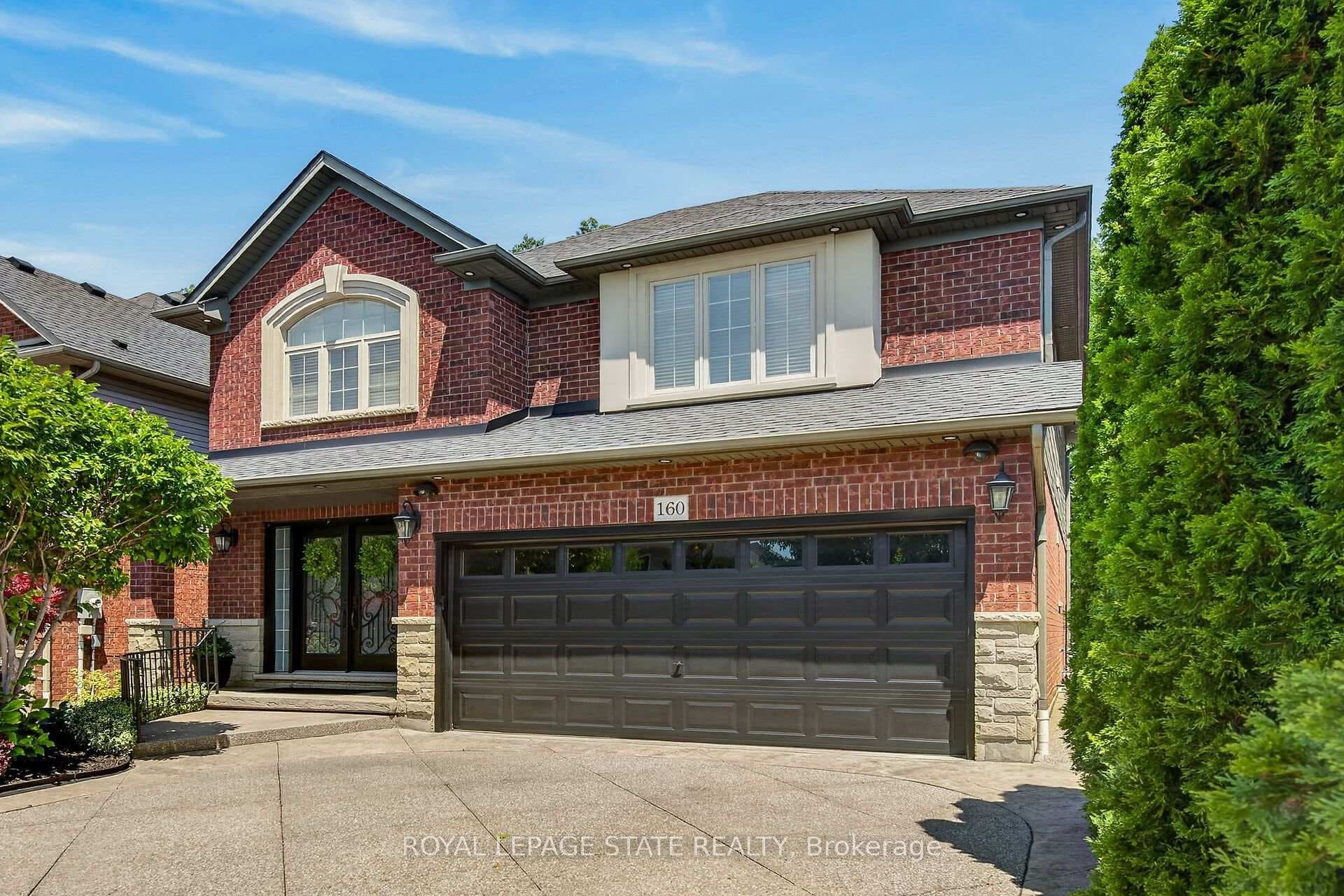 160 Wills Crescent photo 1