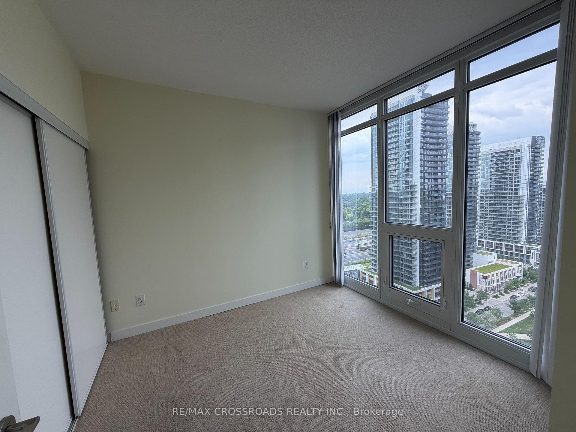 121 Mcmahon Drive Unit 2816 photo 7