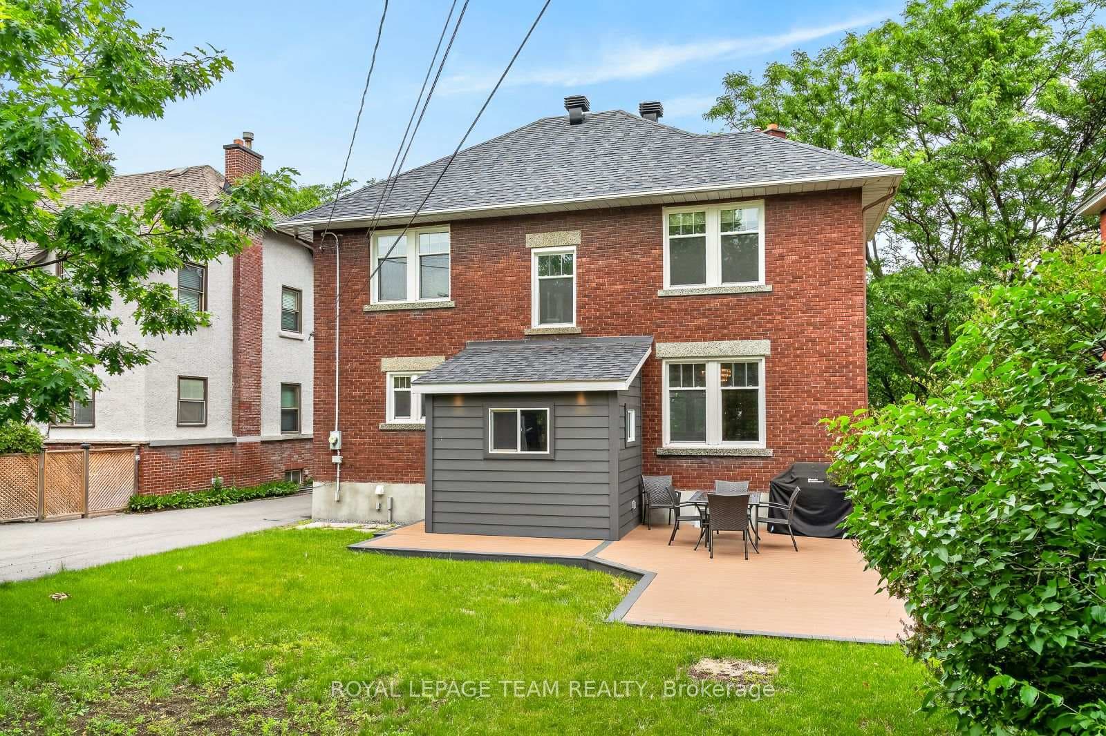 318 CLEMOW Avenue photo 30