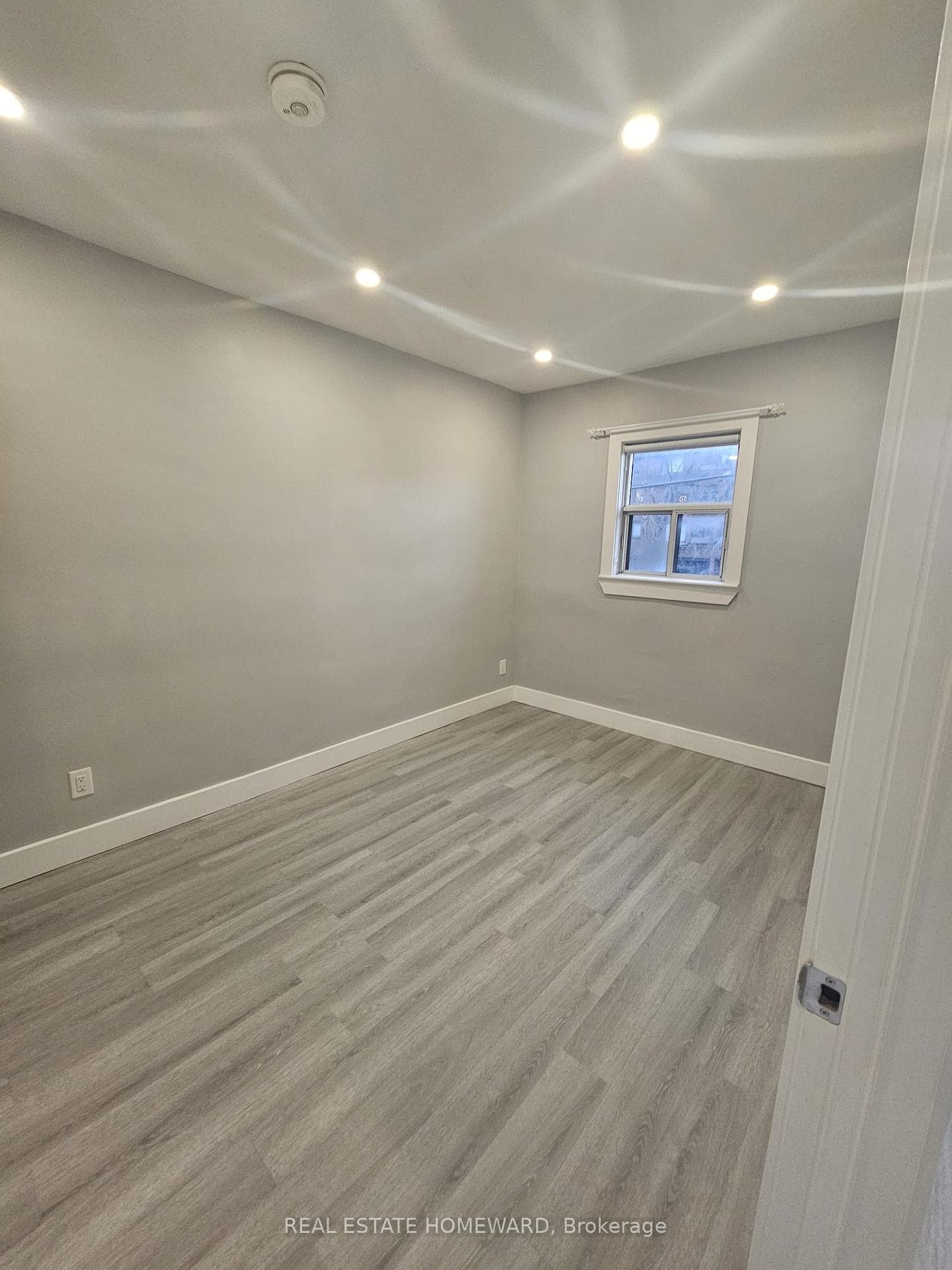 1566 Avenue Road Unit 201 photo 3