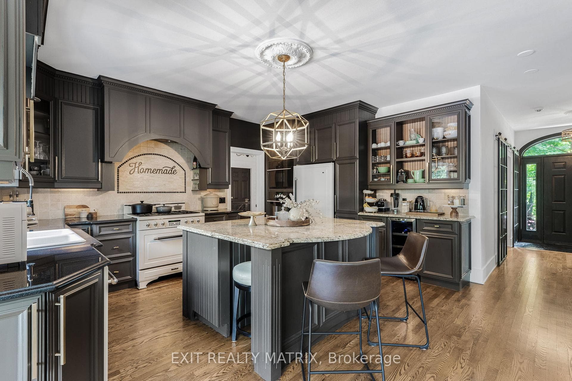 1271 GEORGES VANIER Drive photo 9