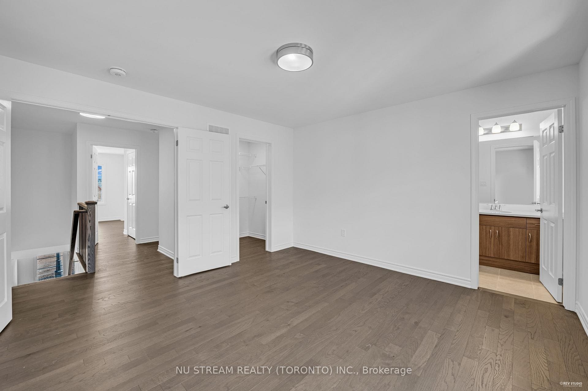 3034 Merrick Road photo 23