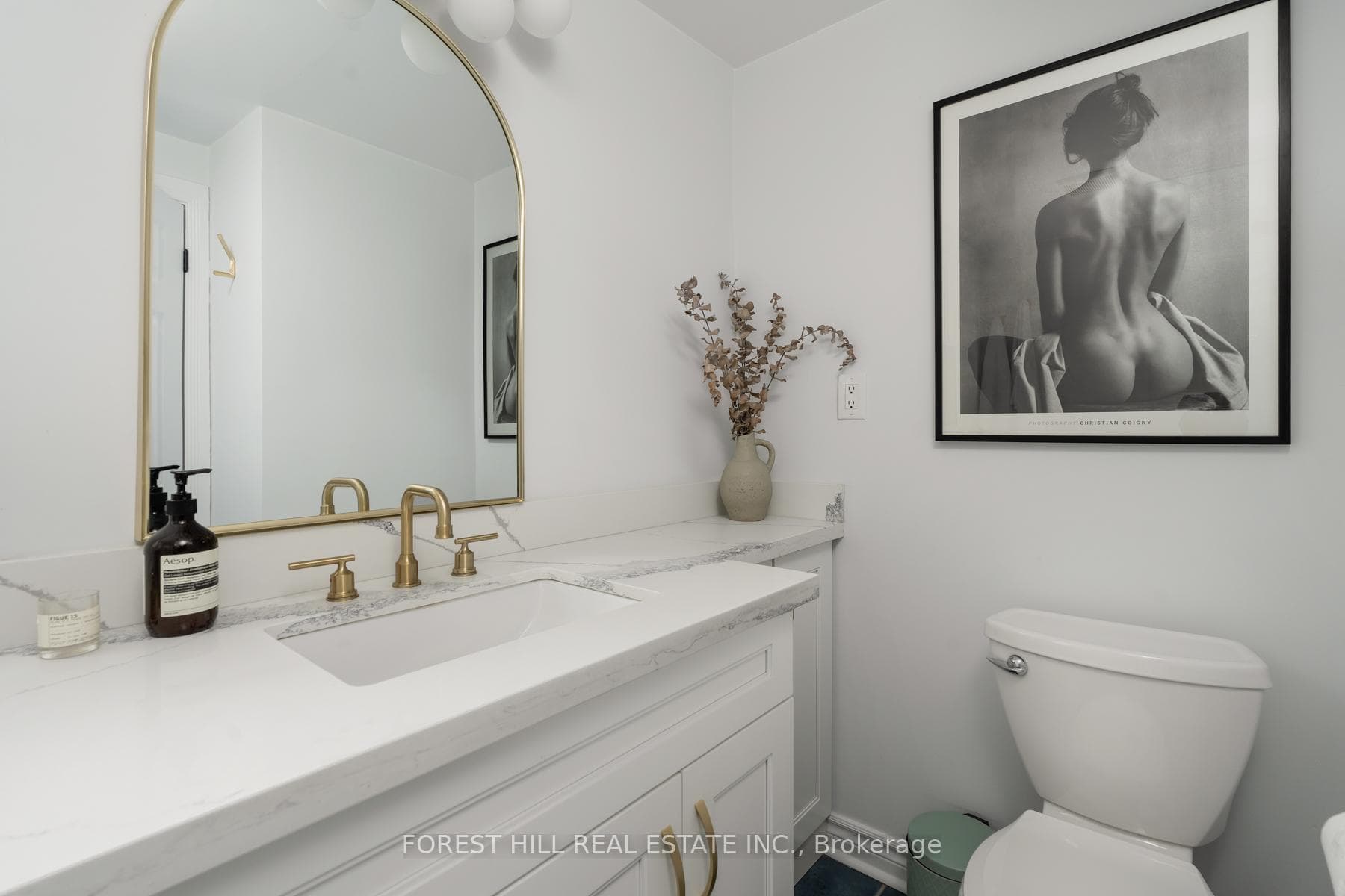 698 Adelaide Street photo 26