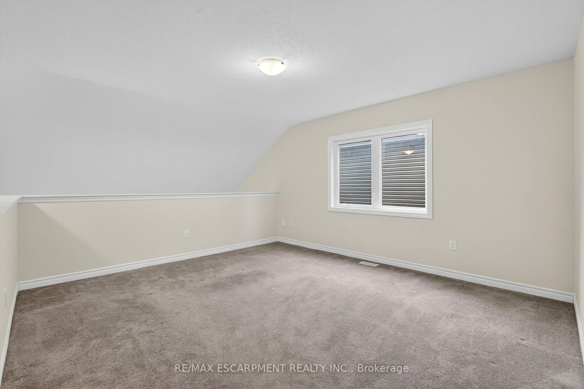 11 FRONTIER Drive photo 35