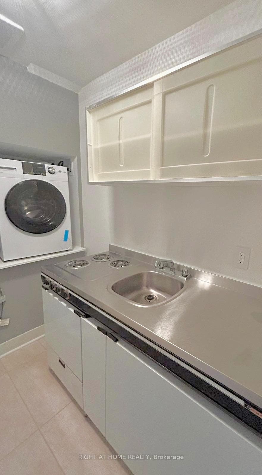 77 Hill Crescent Unit Lower photo 4