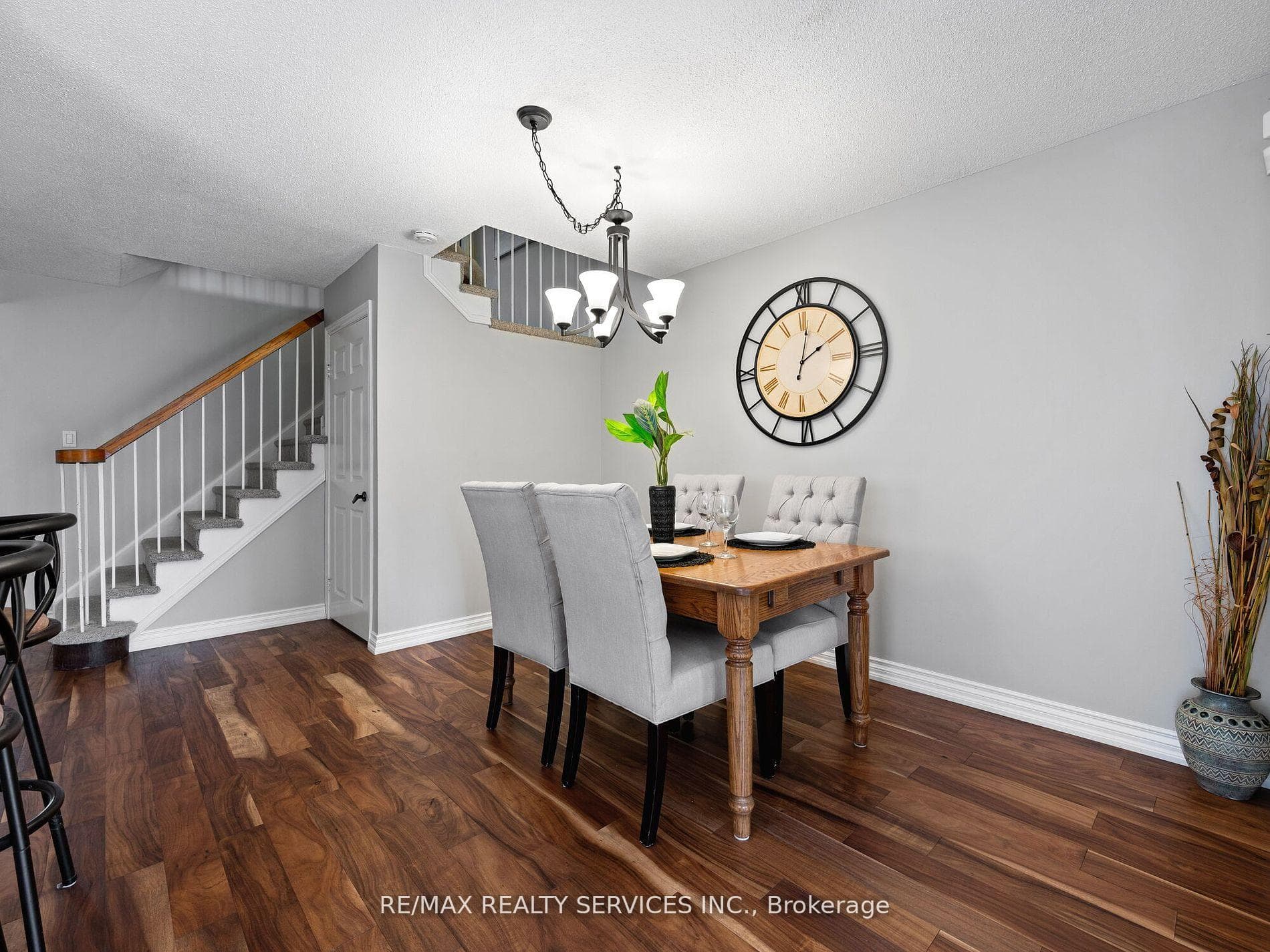 15 Garden Avenue photo 11
