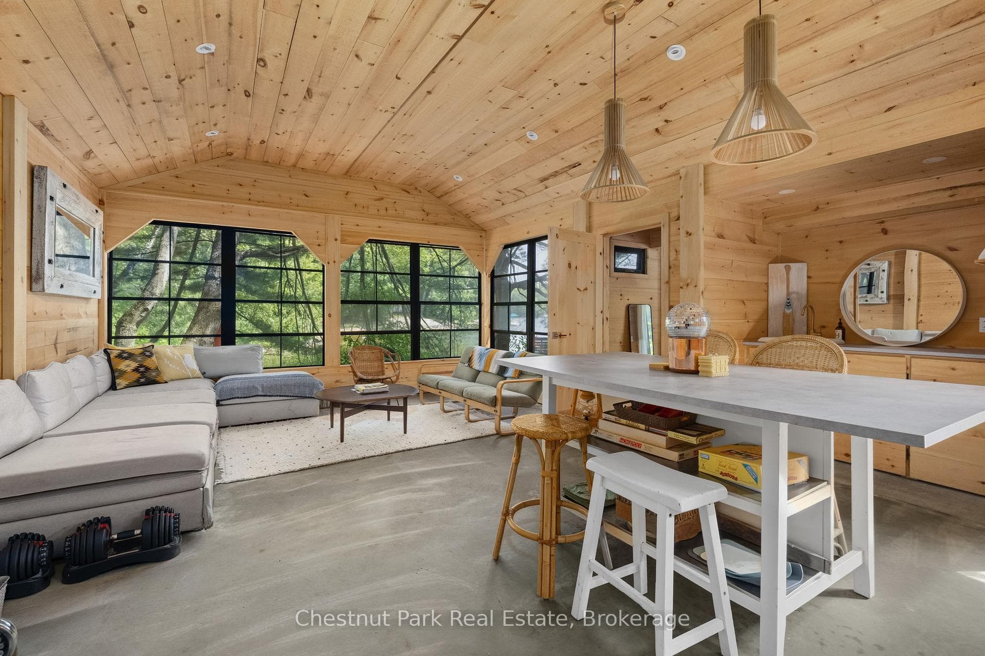 1071 STRACHAN POINT Road photo 32