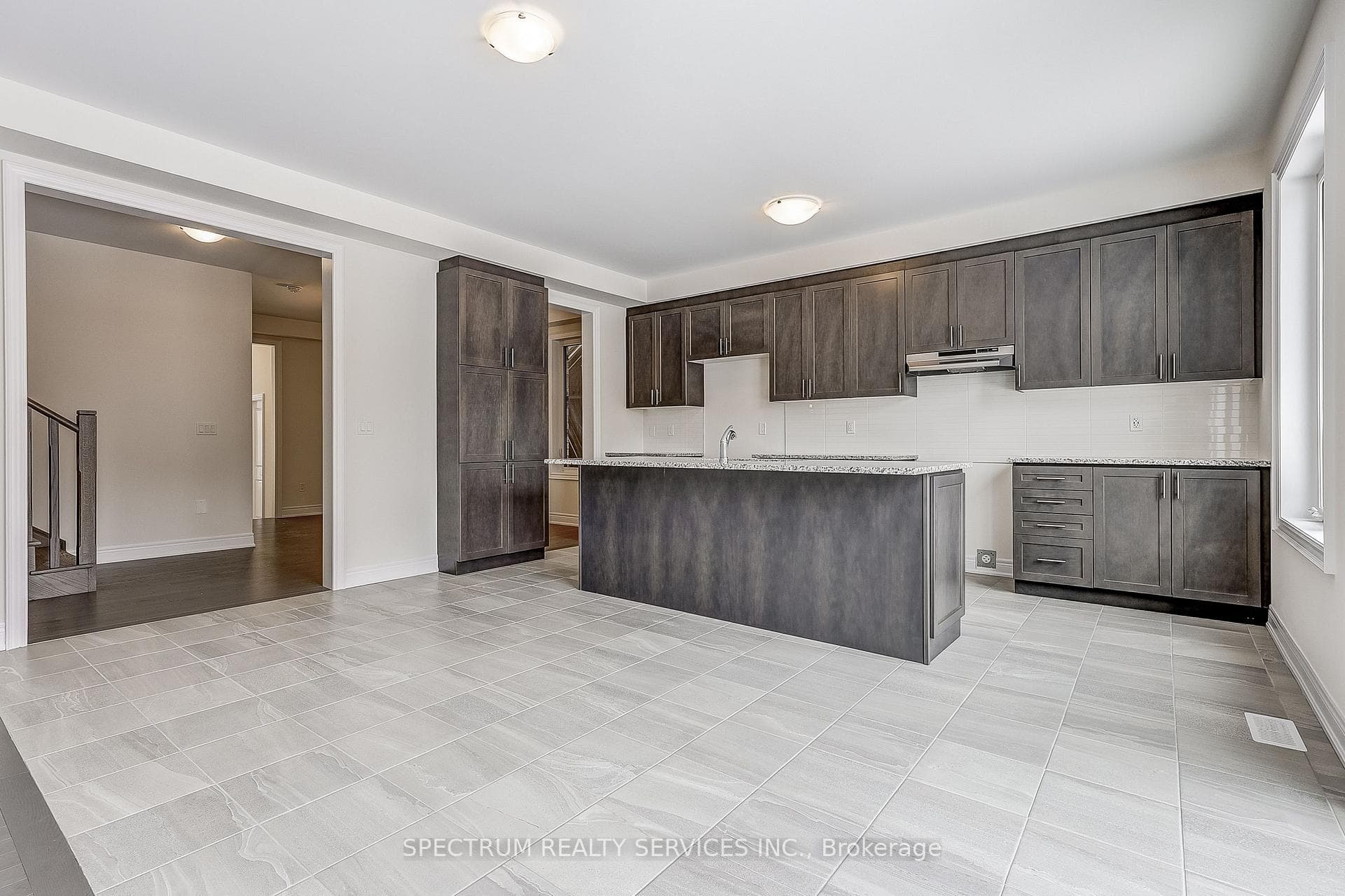 27 ROGERSON Street photo 14