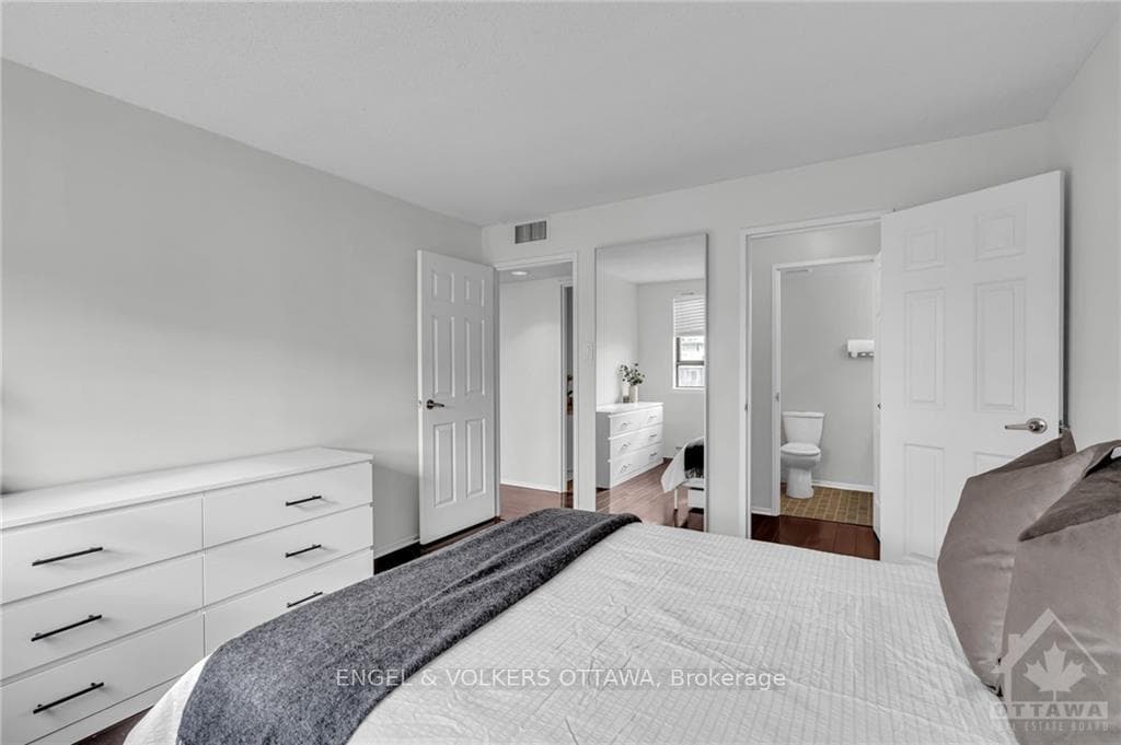 470 LAURIER Avenue Unit 2004 photo 15