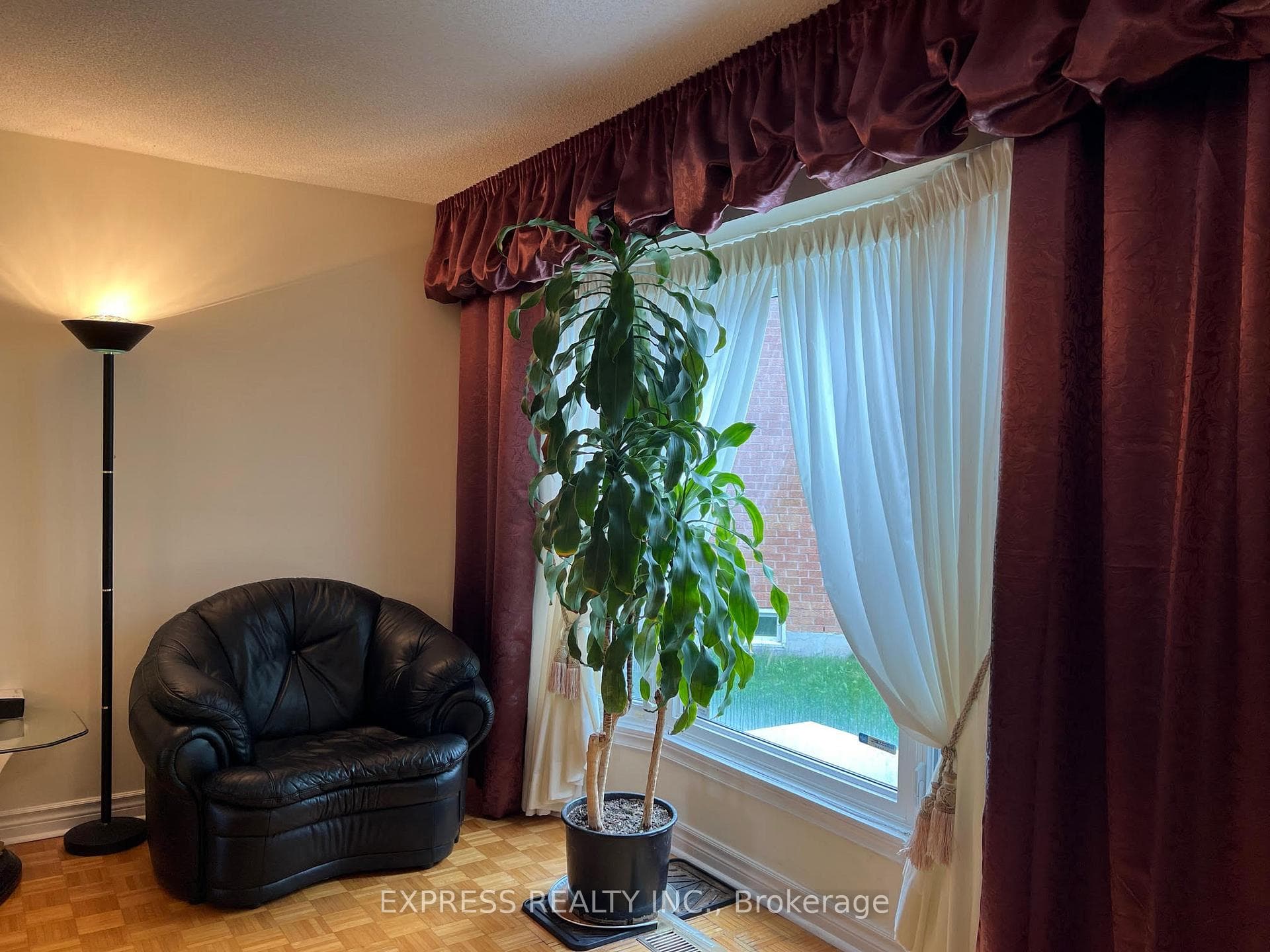 16 Hanover Court photo 8
