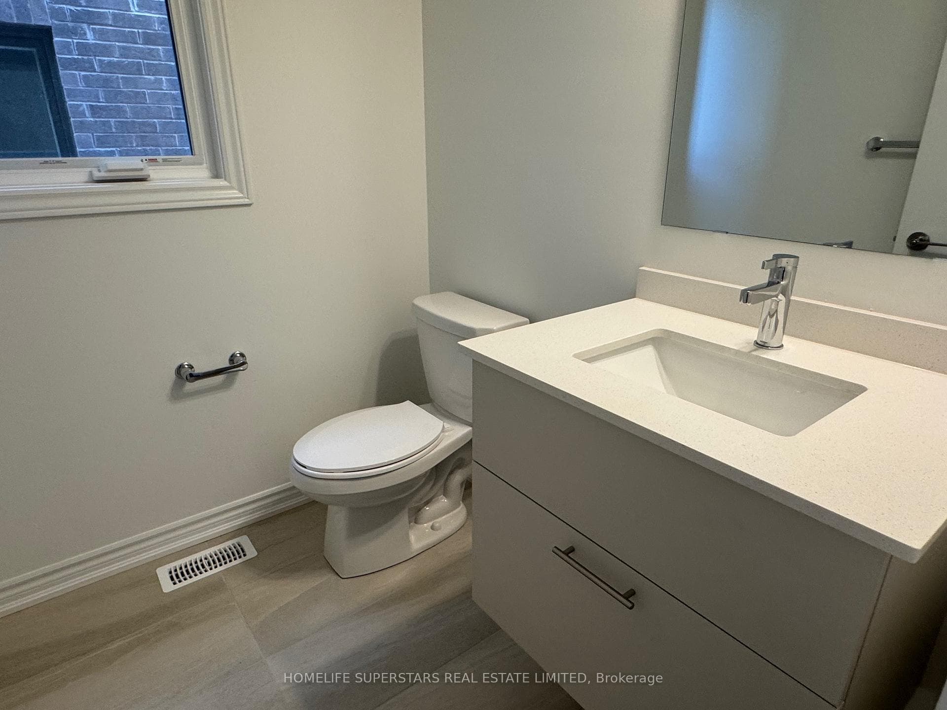 289 Bergamot Avenue photo 7