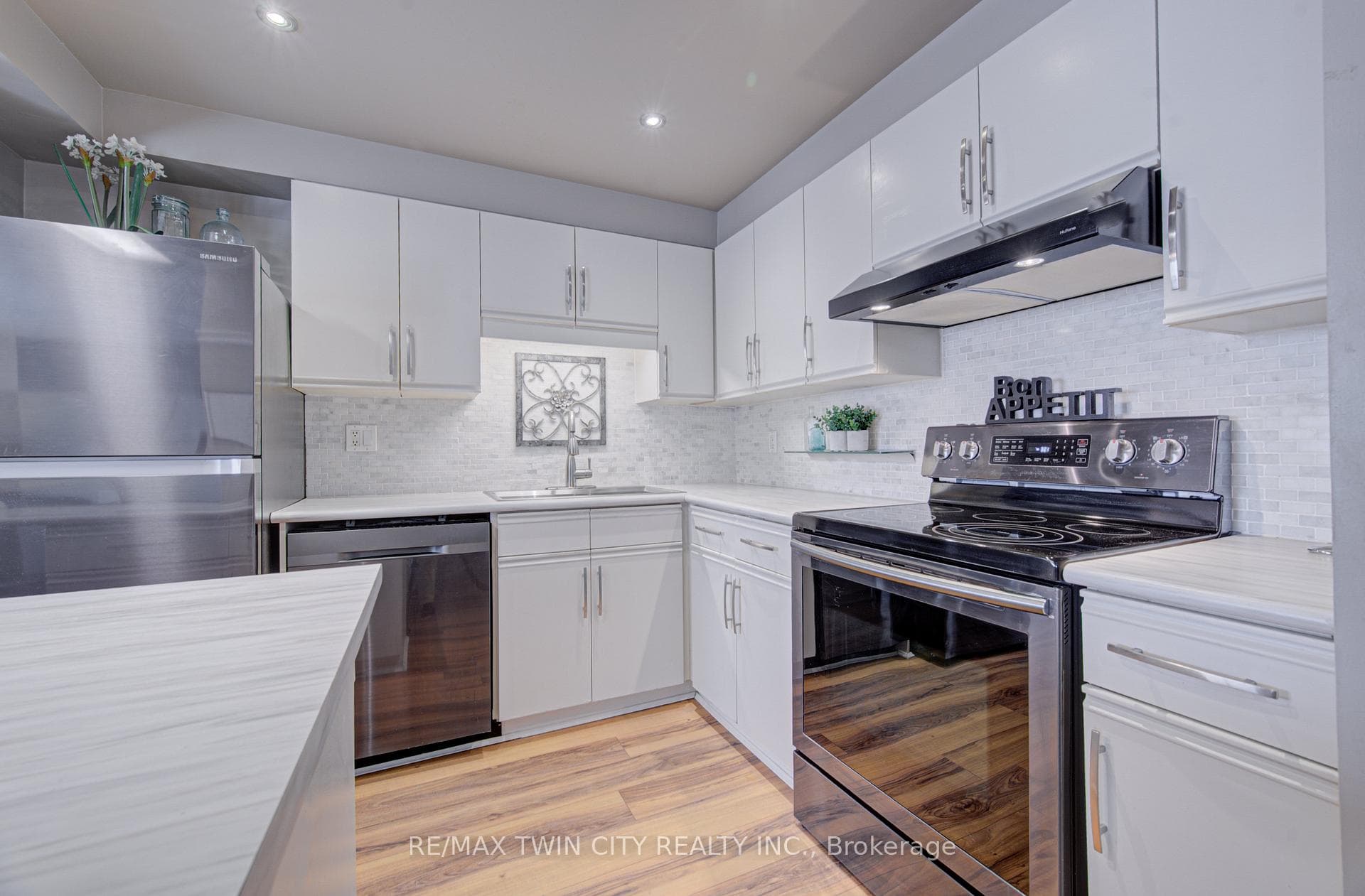 54 Green Valley Drive Unit 12 photo 15
