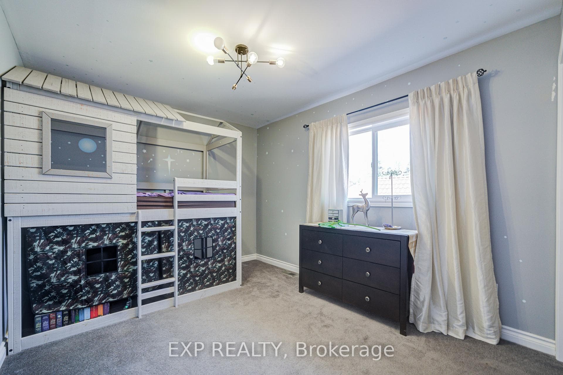 292 Sheridan Court photo 13