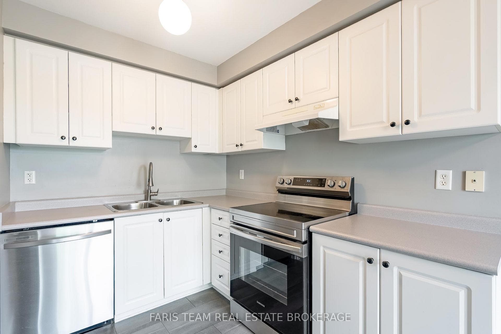 243 Ferndale Drive Unit 76 photo 6