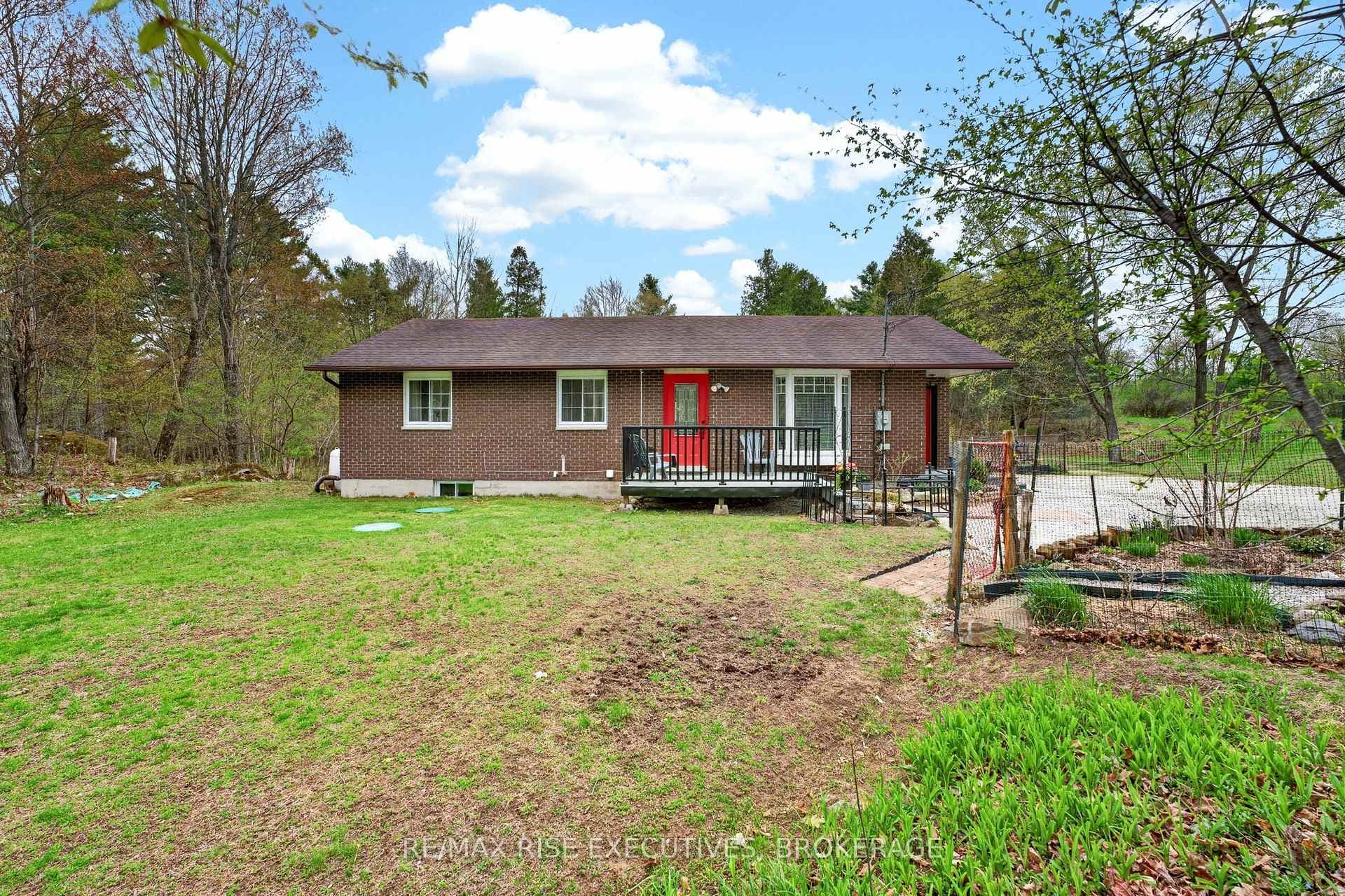 2405 Rideau Ferry Road photo 4