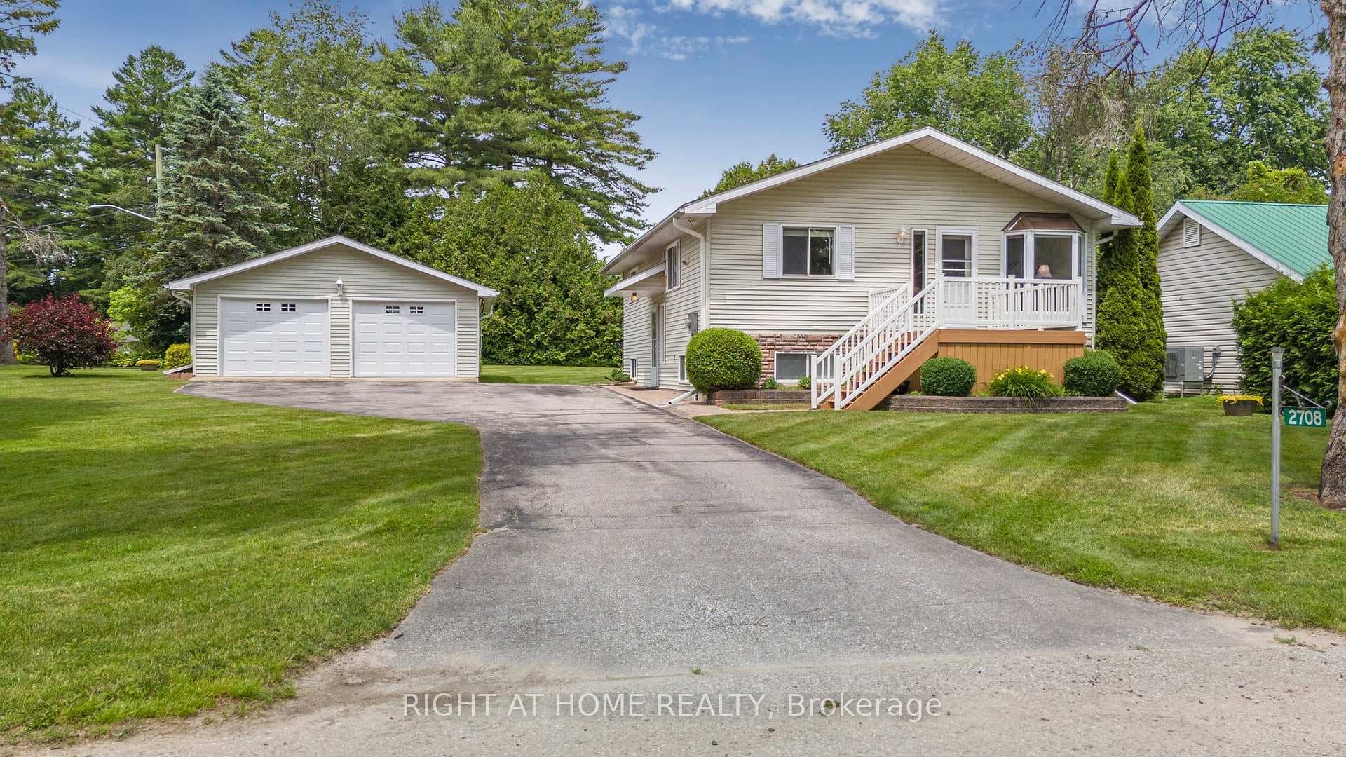 Welcome to 2708 Lakeside Dr.