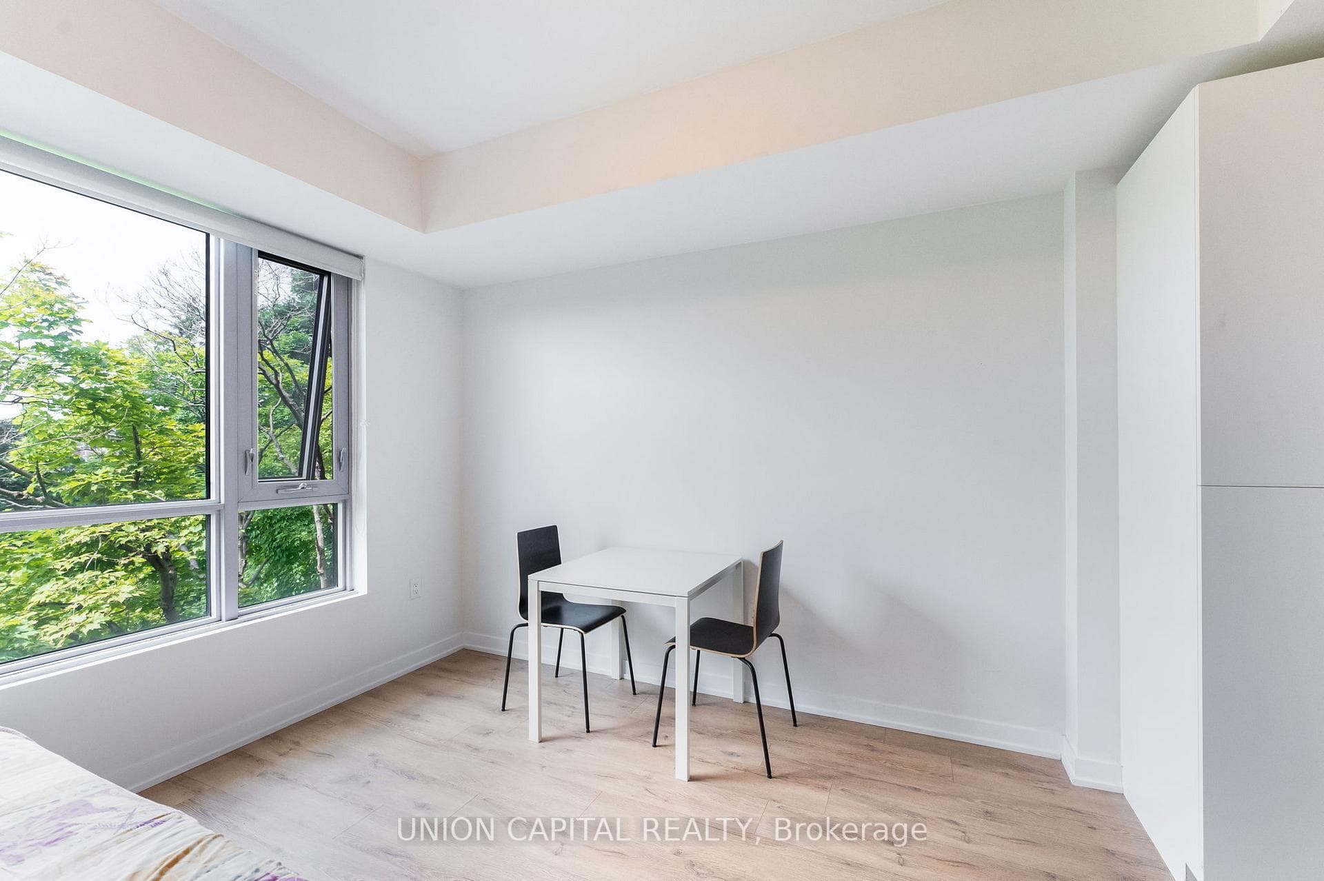 1800 Simcoe Street Unit 301 photo 12