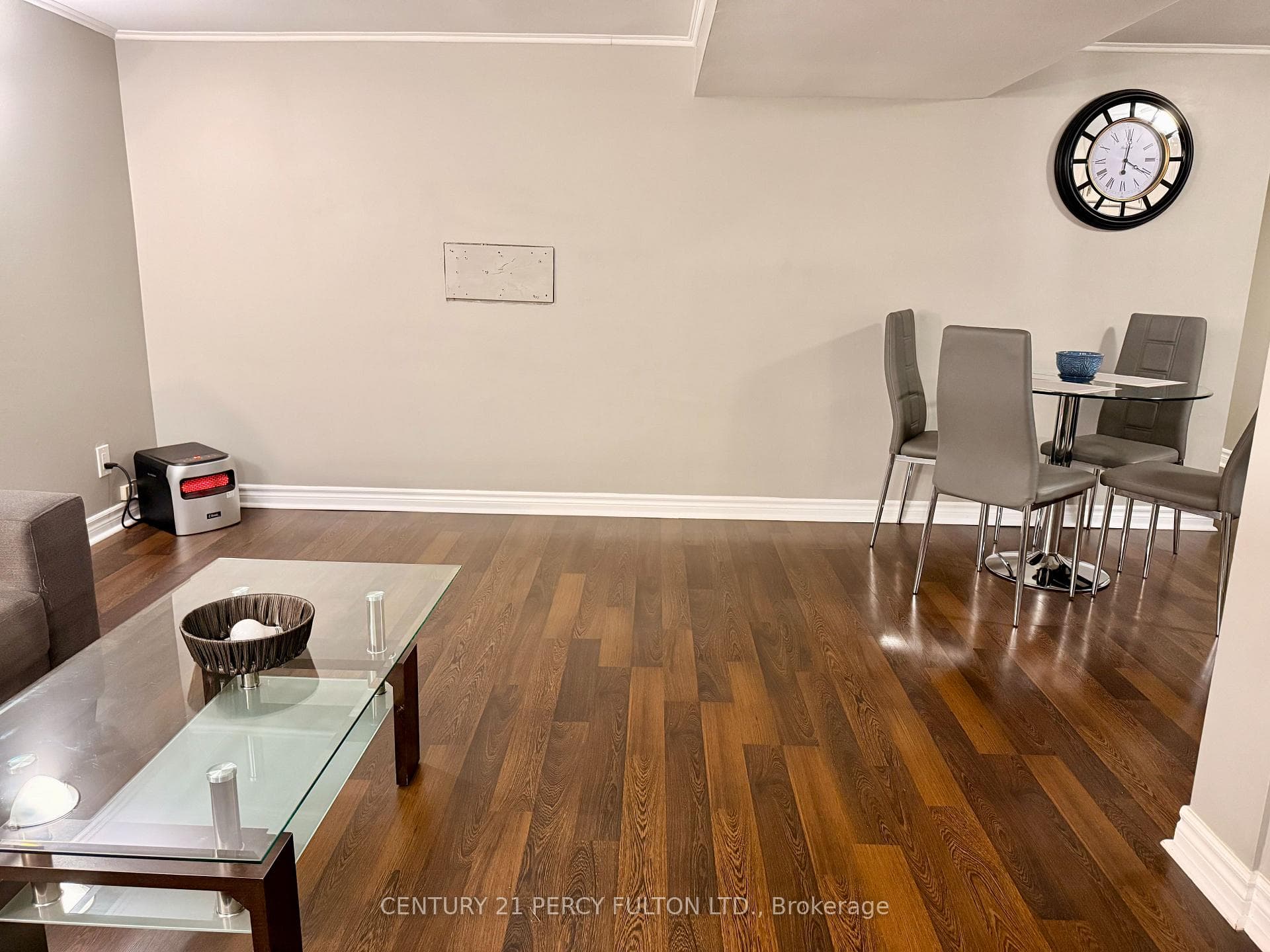 17 Maywood Park photo 7