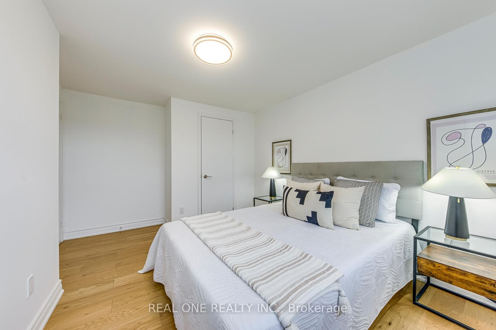 45 Hepworth Drive photo 25