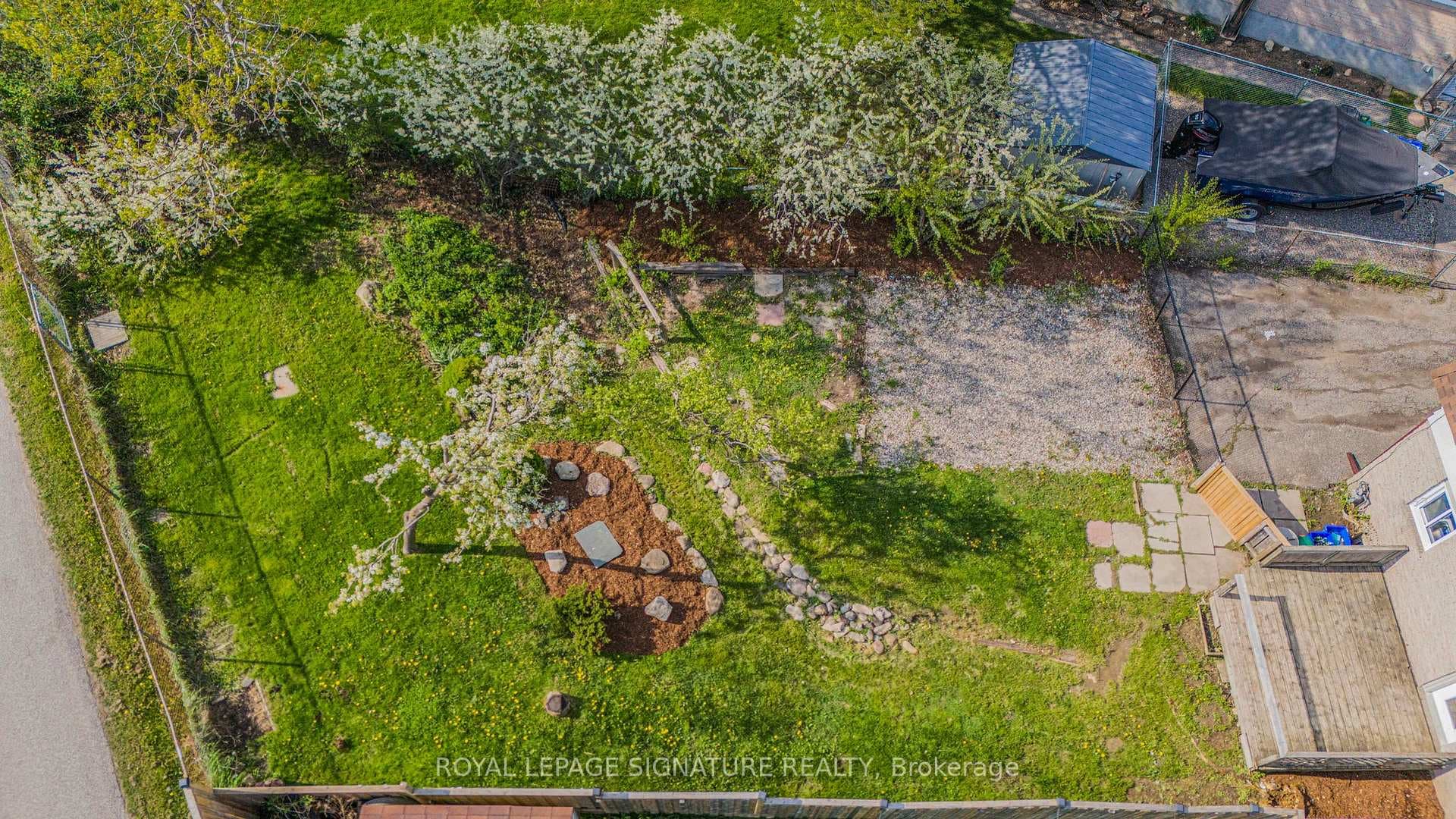 145 Burbank Crescent photo 38