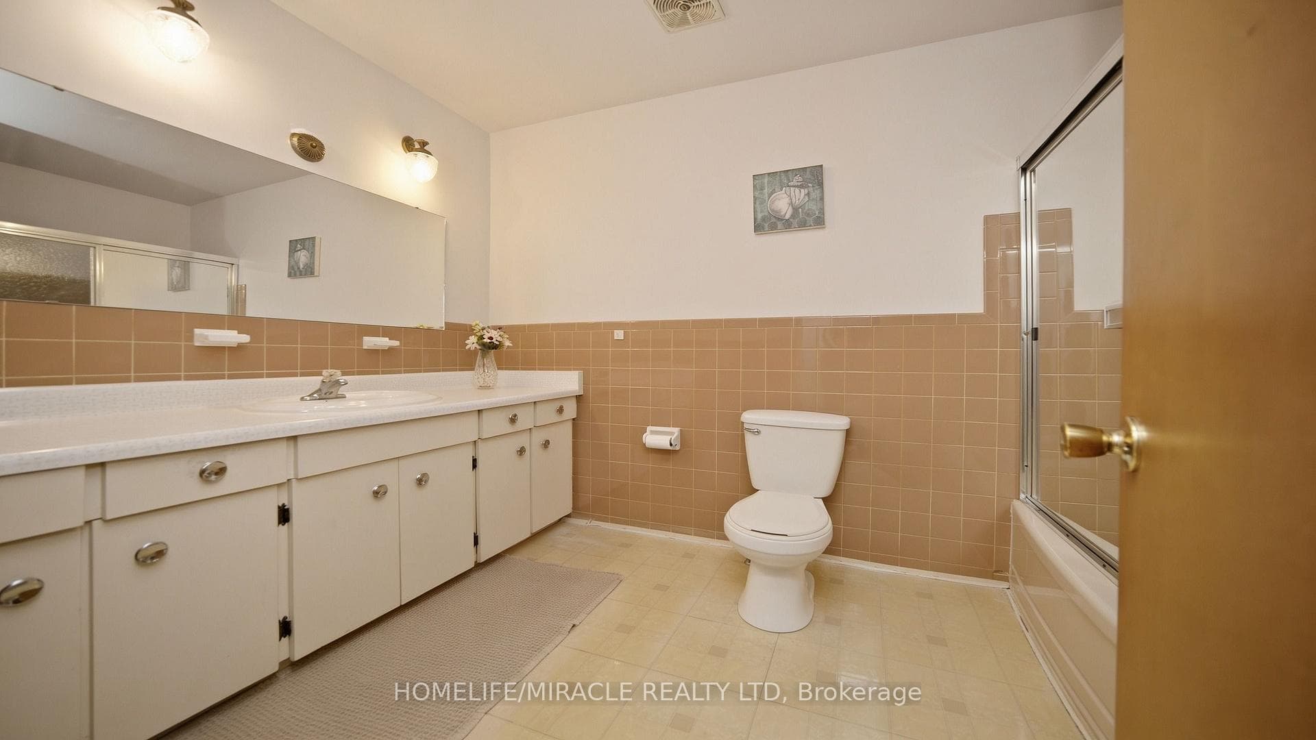 Well Maintained 4-Piece Bathroom