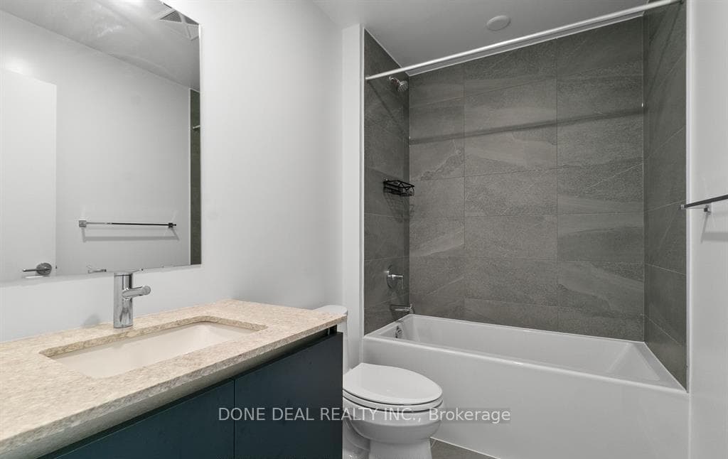 405 Dundas Street Unit 722 photo 4