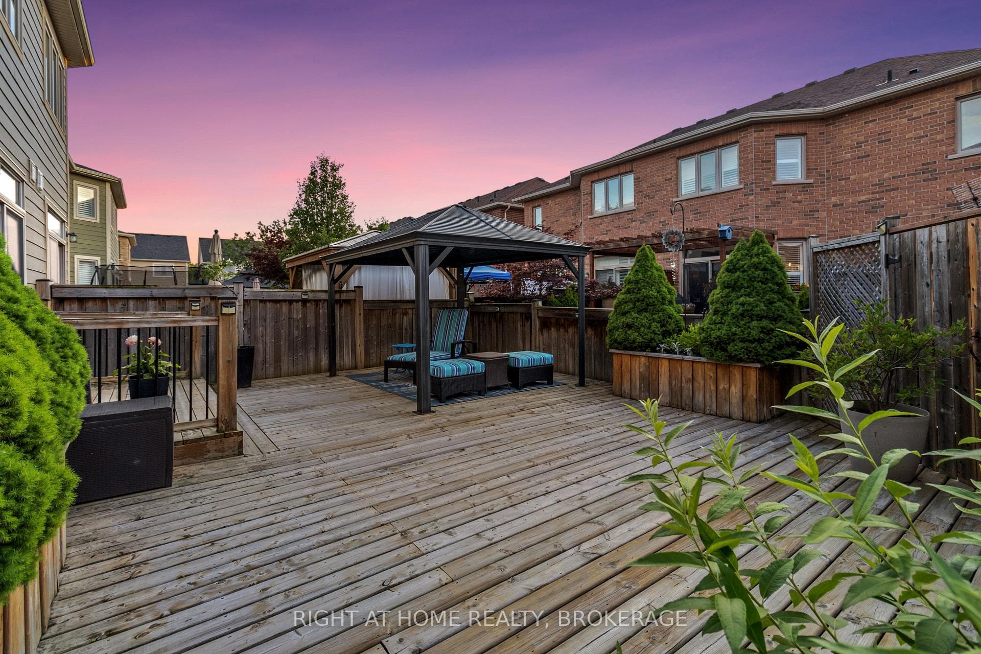 114 Aird Court photo 33