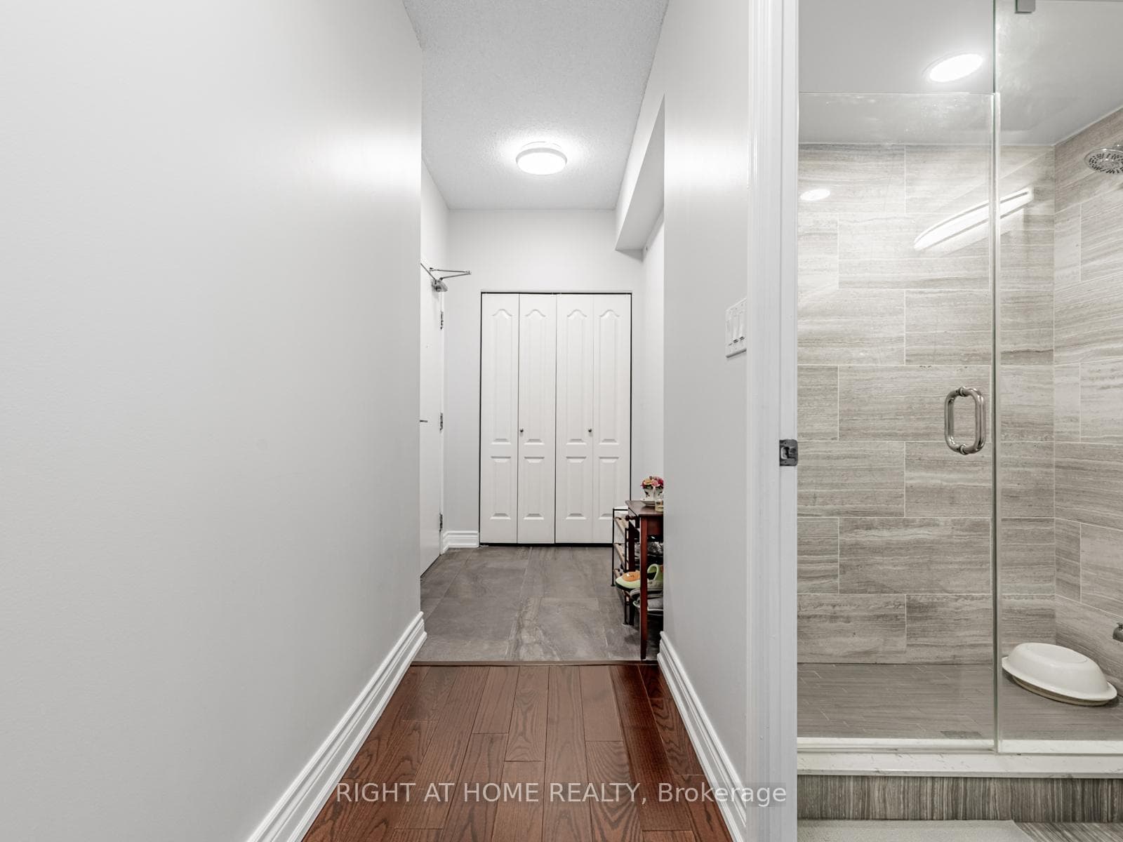 8 Rean Drive Unit 1909 photo 3
