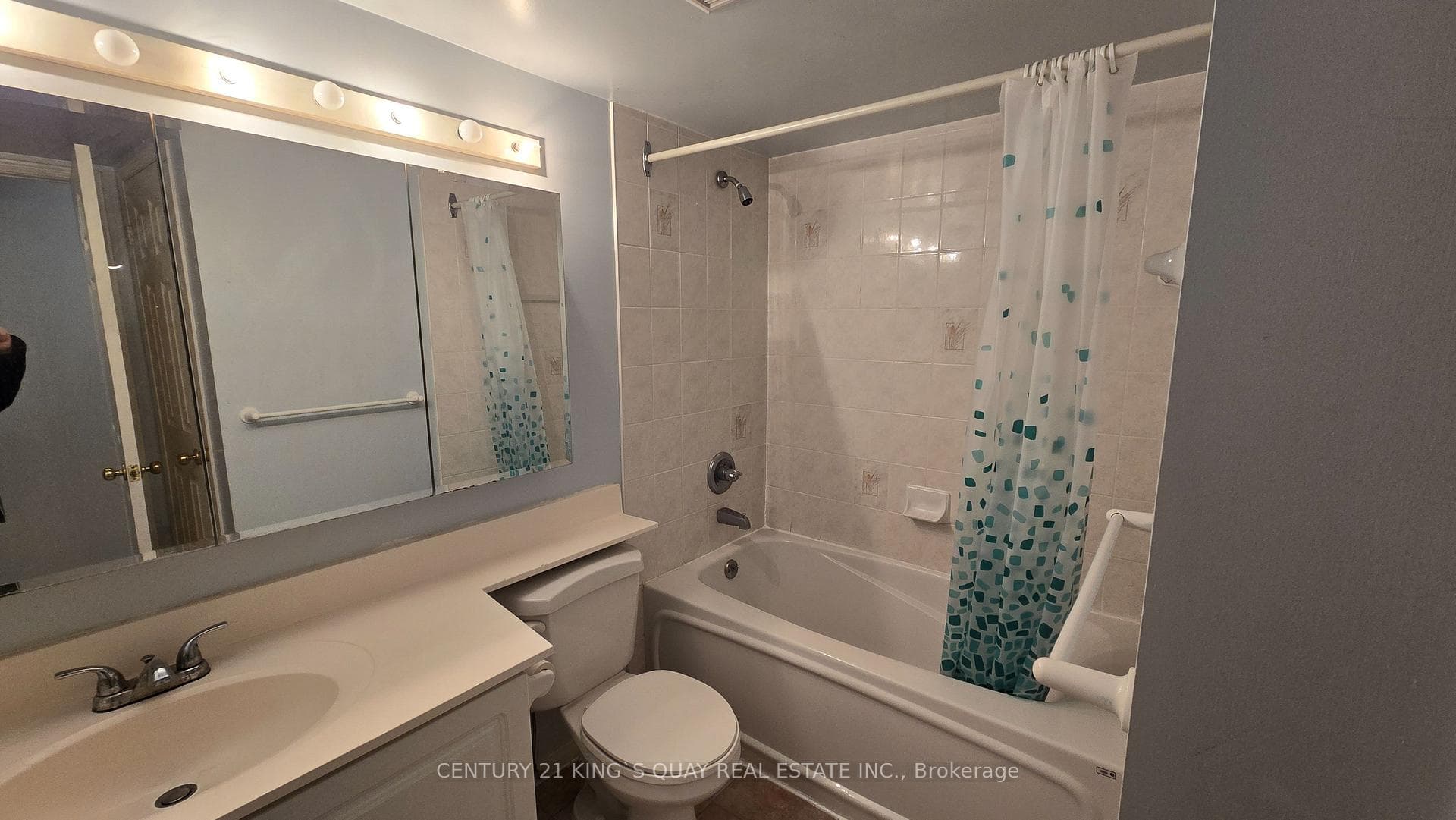 889 Bay Street Unit 403 photo 15