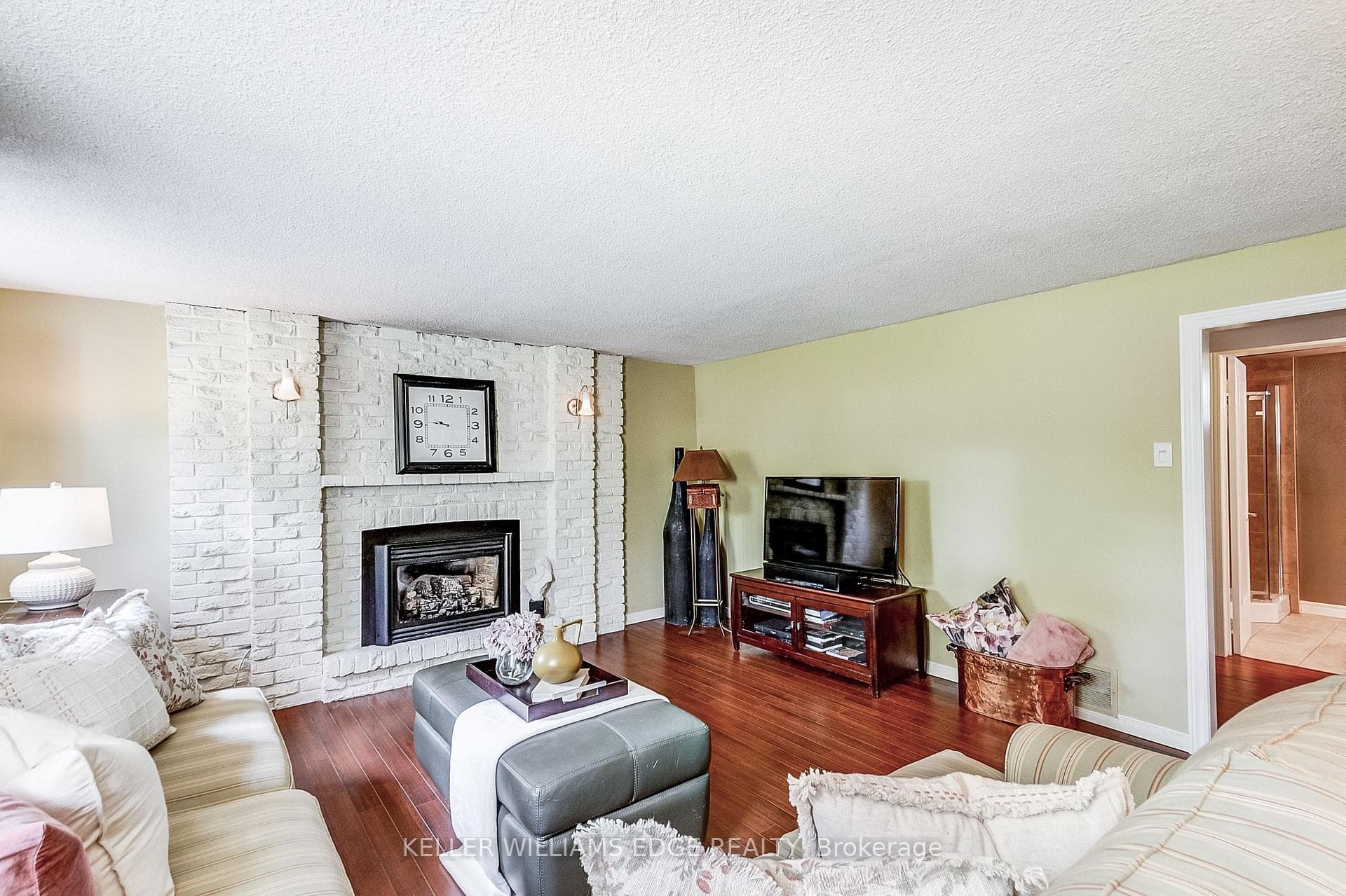 5203 Broughton Crescent photo 23