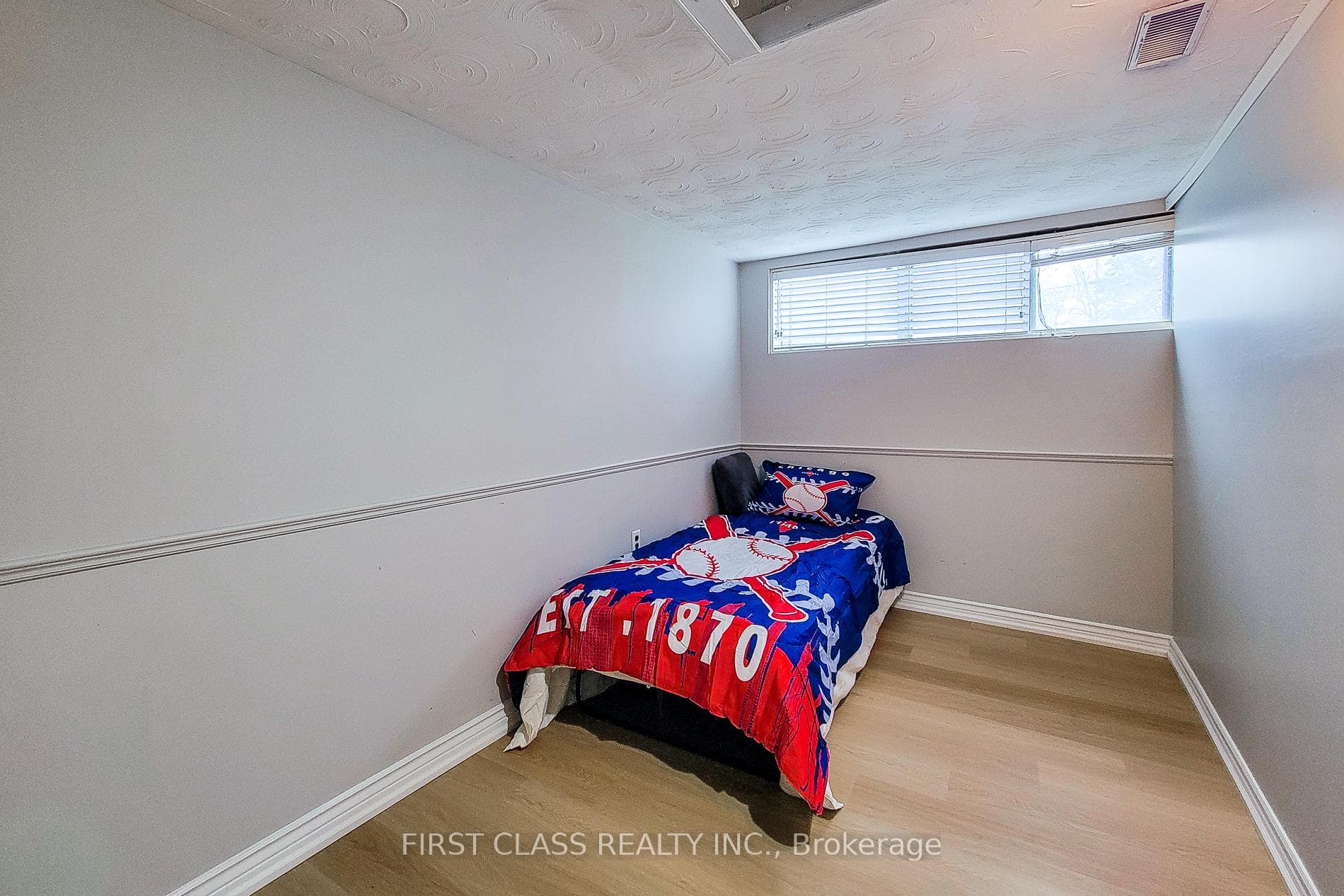 88 Radford Street photo 32