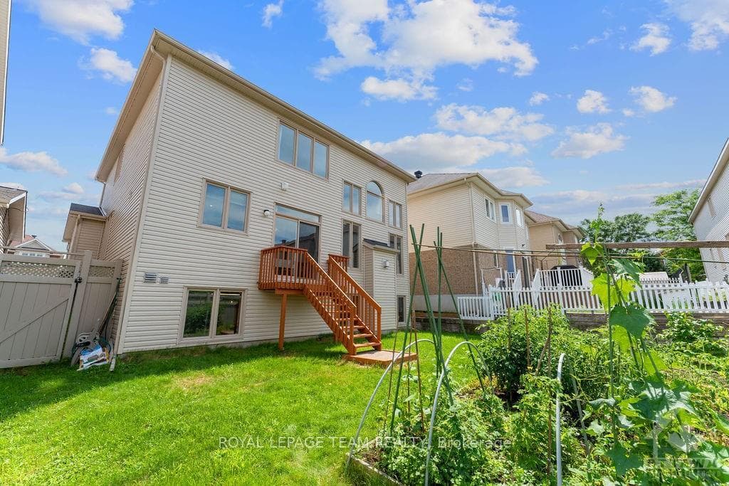 105 PANISSET Avenue photo 30